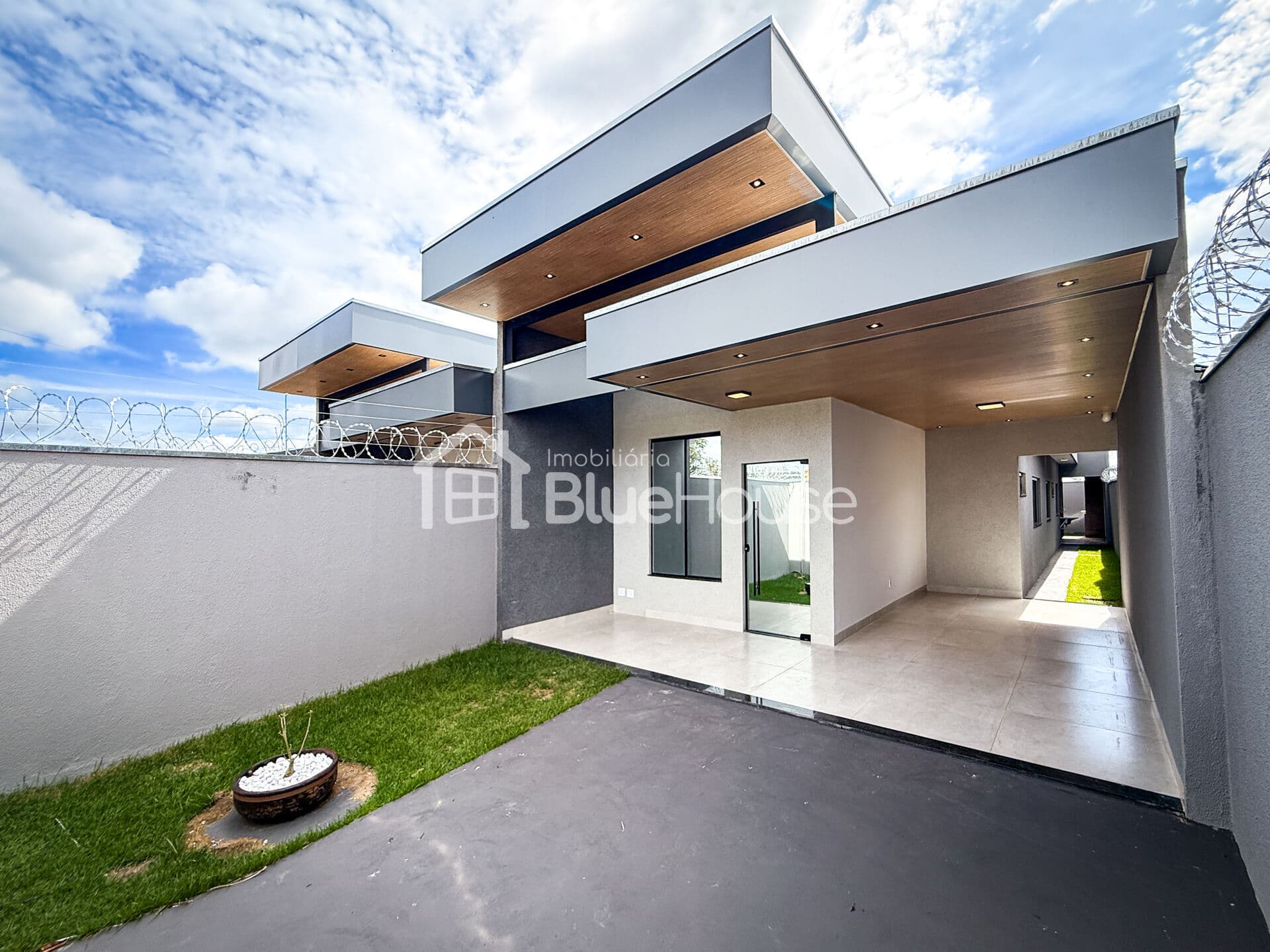 Casa de 3 Quartos sendo 1 suíte em acabamento Premium no Parque Trindade I.