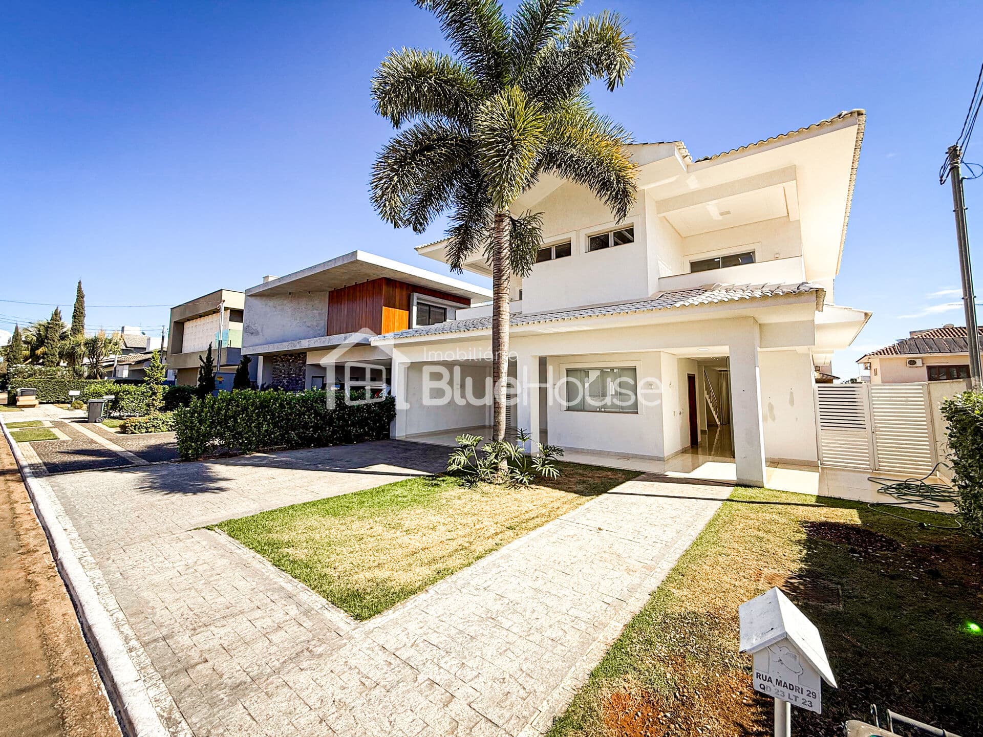 Casa de 5 Quartos sendo 4 suítes em acabamento Premium no Jardins Madri.