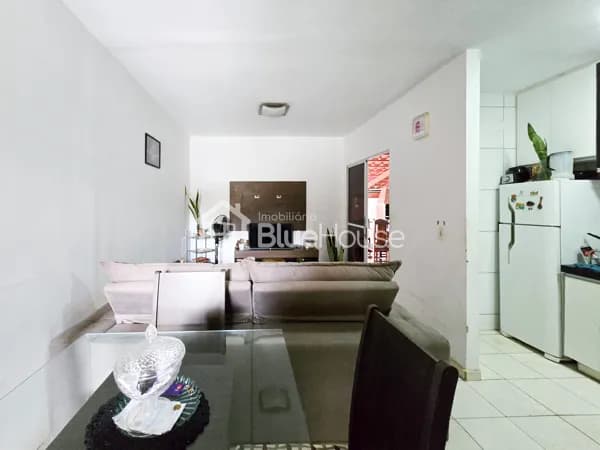 Casa 2 Quartos em Condomínio Fechado com Planejados – Residencial Buriti.