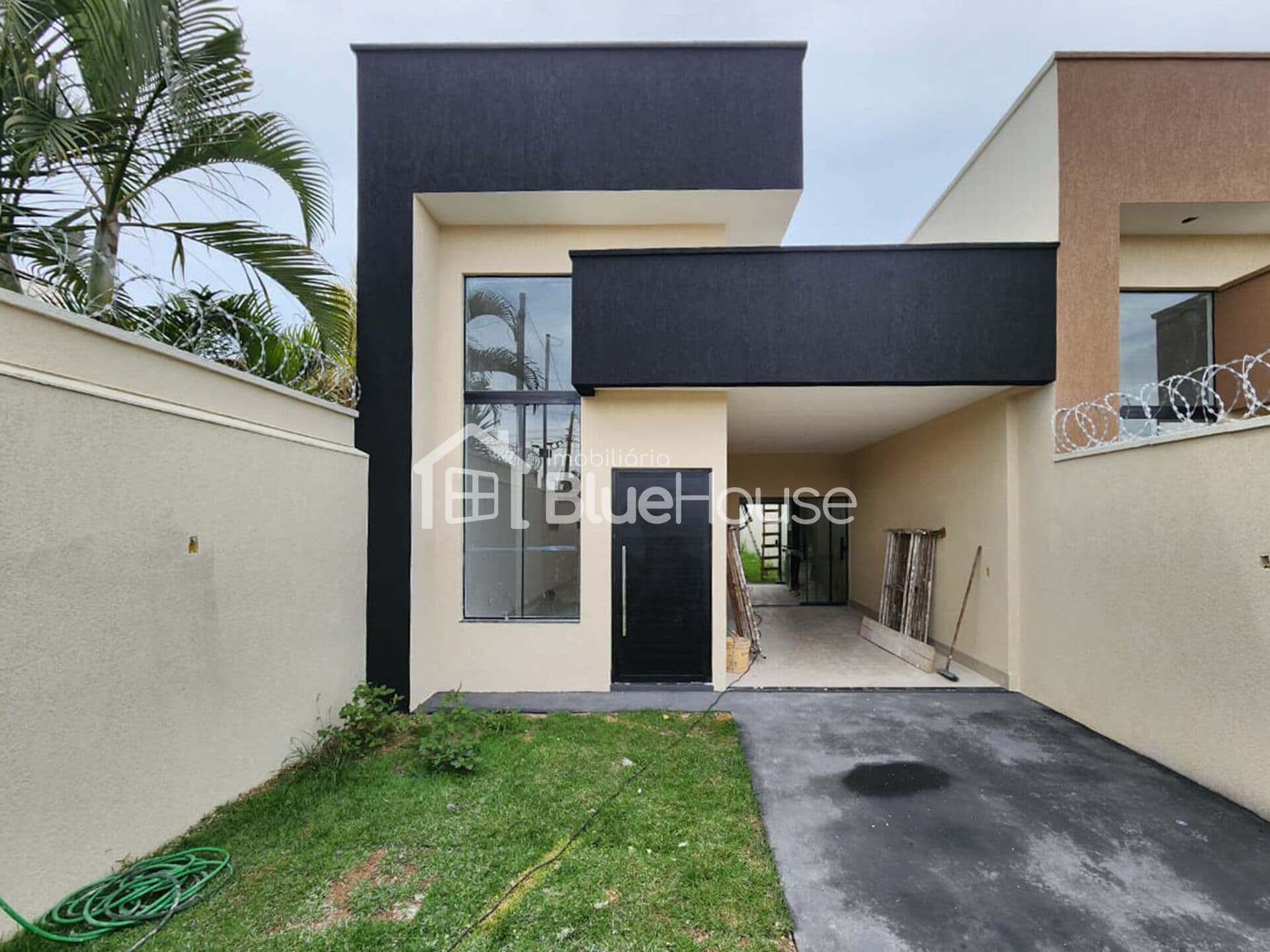 Casa de 3 Quartos sendo 1 suíte em acabamento Premium no Setor Colonial Sul.