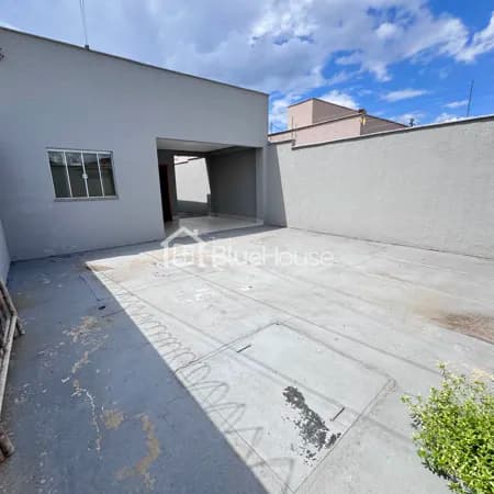 Casa de 2 Quartos sendo 1 suíte em acabamento Premium no Bairro Independência.