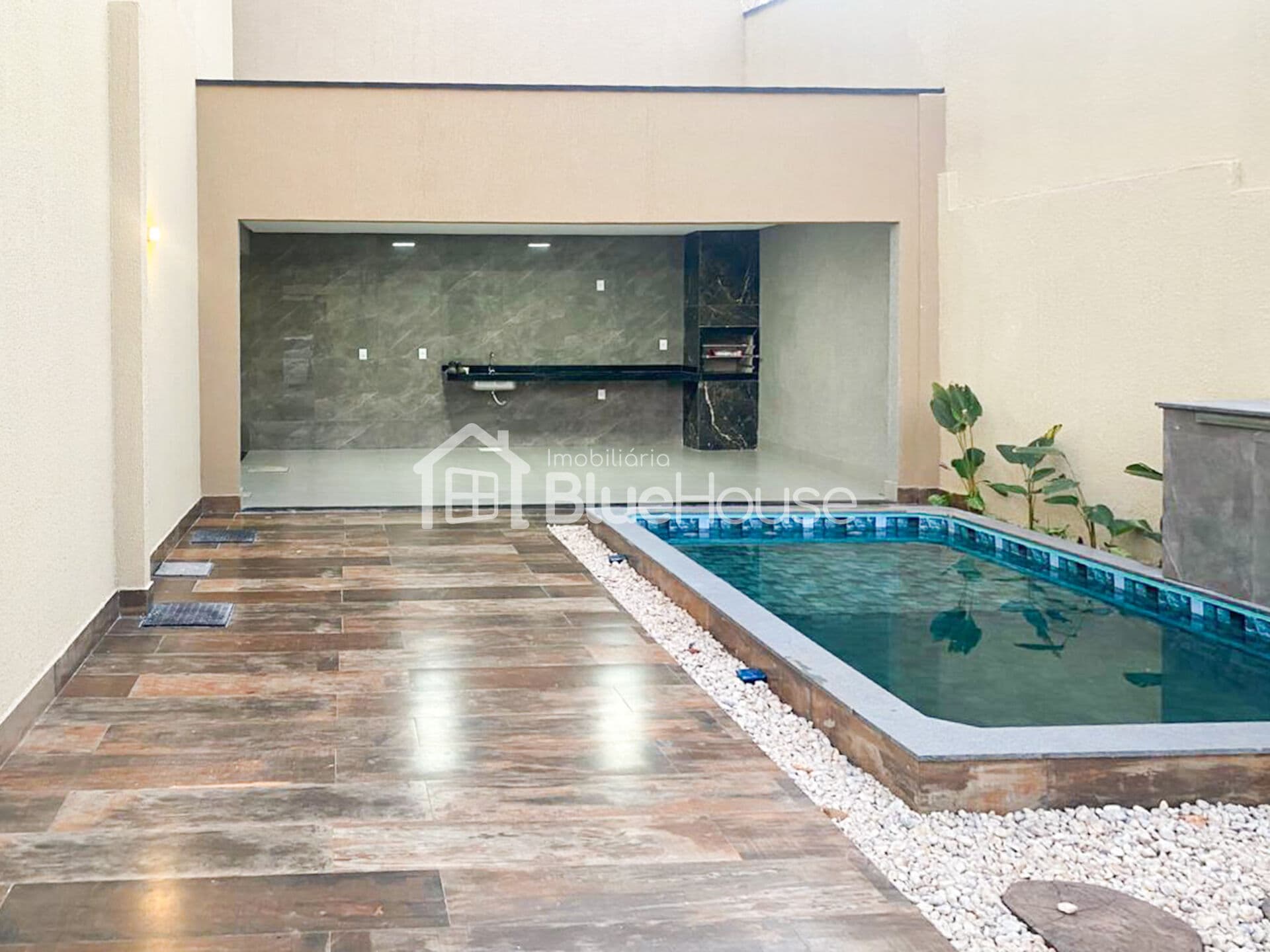 Sobrado com 3 Suítes e Piscina a venda, no Recanto do Bosque em Goiânia/GO
