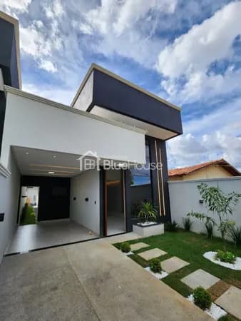 Casa de 3 Quartos sendo 2 suítes em acabamento Premium no Vila Oliveira.