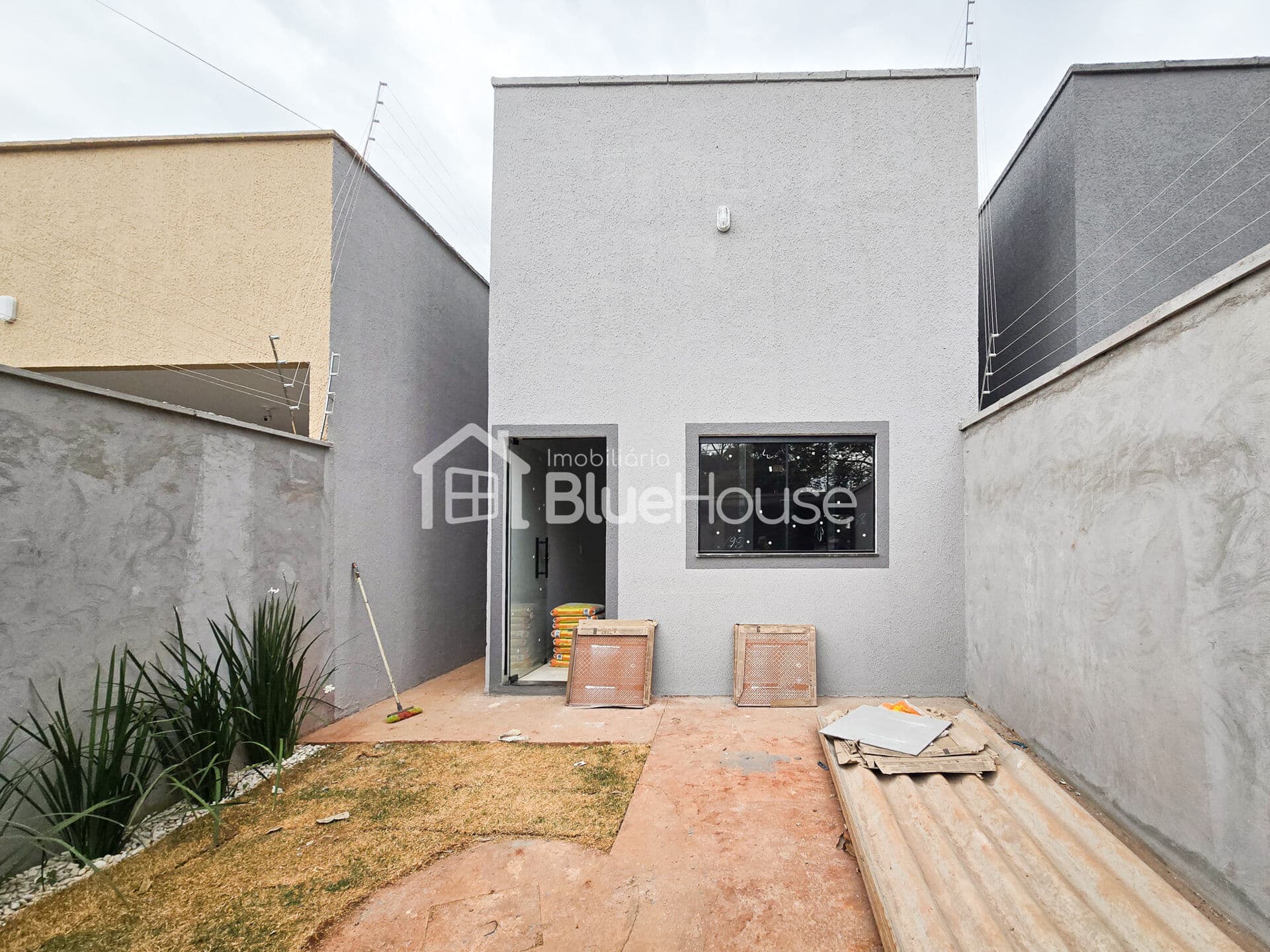 Casa com 3 Quartos Sendo 1 Suíte! A venda, no Setor Ponta Kayana