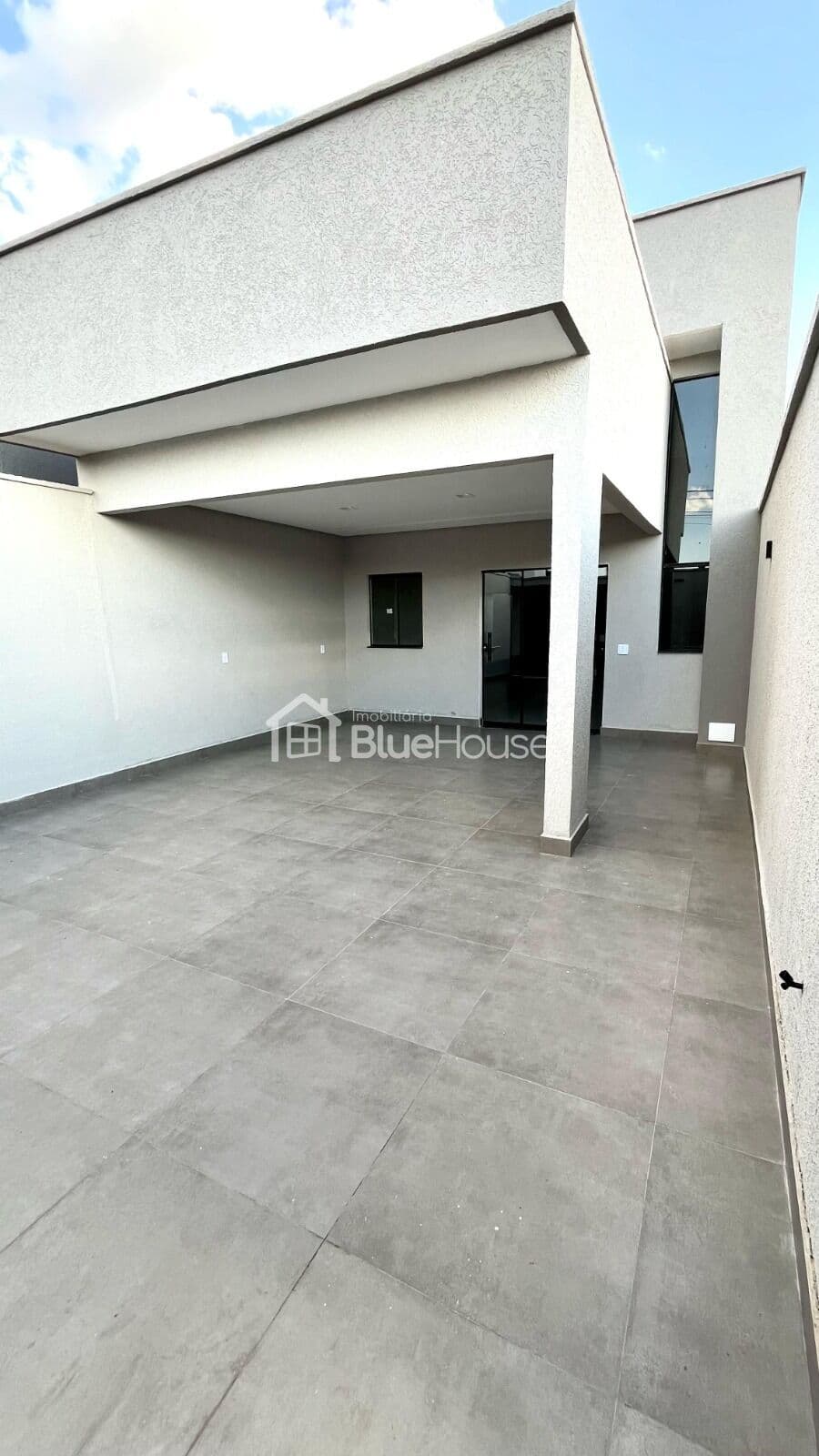 Casa de 2 Quartos sendo 1 suíte em acabamento Premium no Cristina II Expansão.