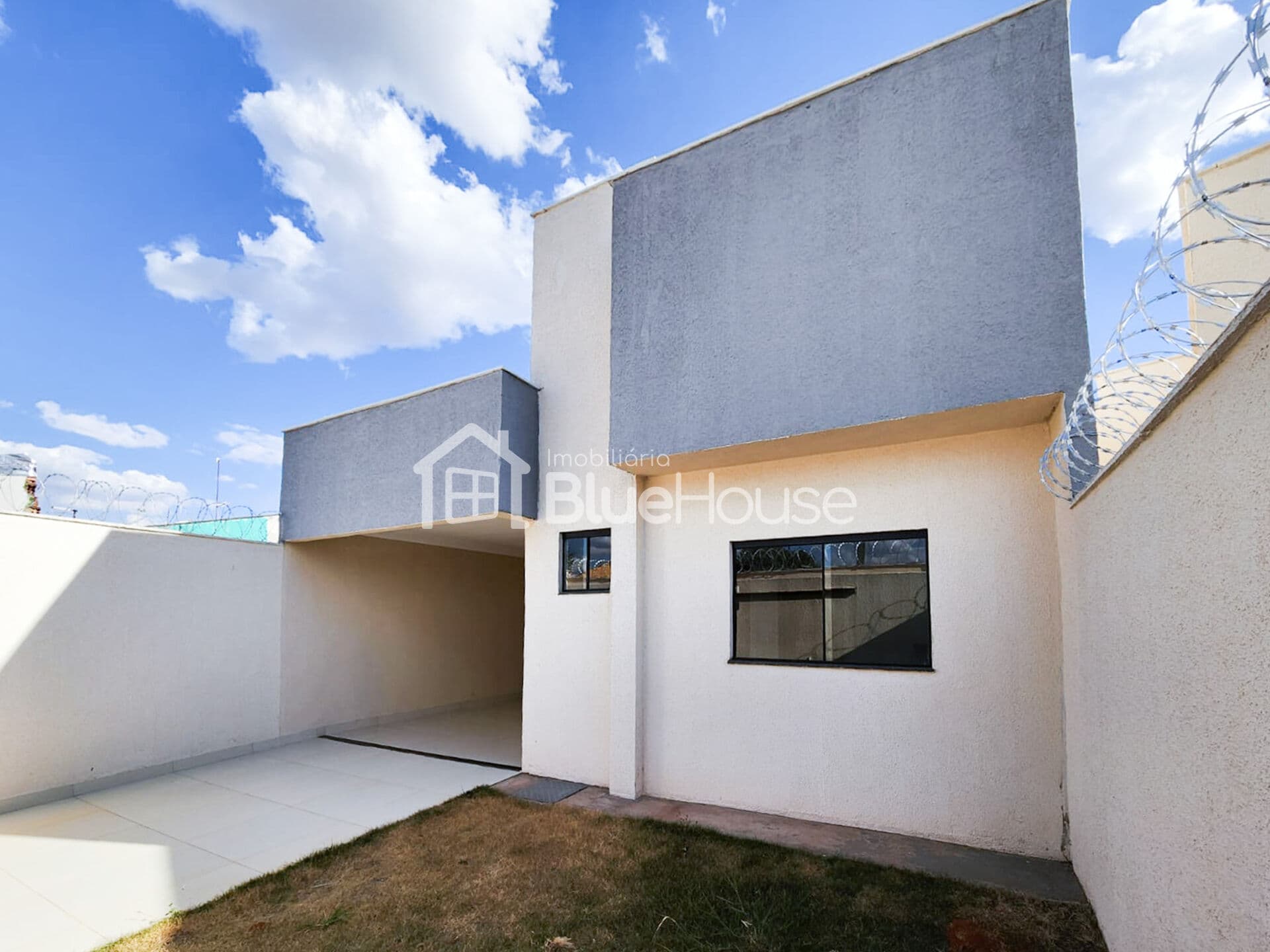 Casa de 2 Quartos sendo 1 suíte em acabamento Premium no Bairro Independência III.