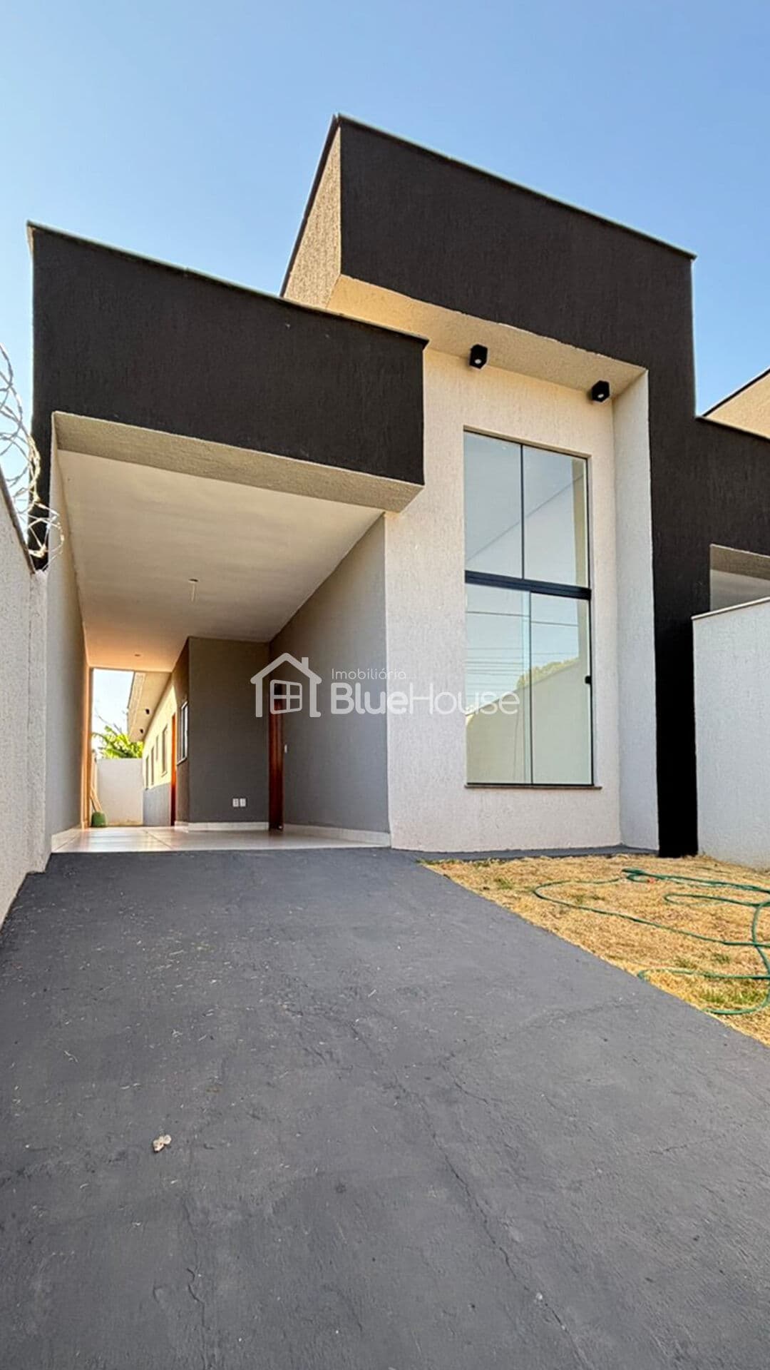 Casa com 3 quartos, sendo 1 suíte master, em acabamento de alto padrão bairro Vera Cruz em Aparecida de Goiânia/GO