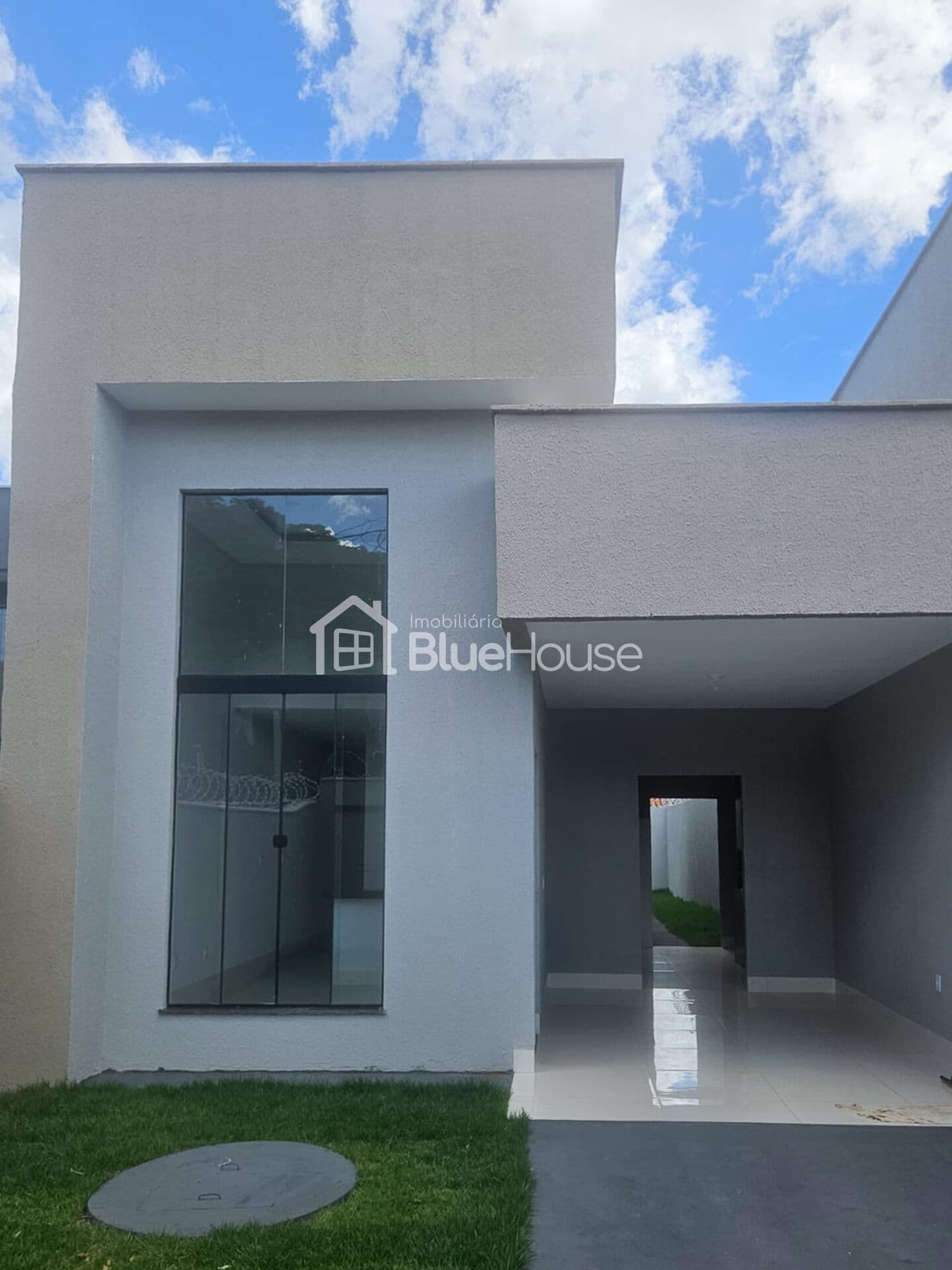 Casa de 3 Quartos sendo 1 suítes em acabamento Premium no Setor Aeroporto Sul.