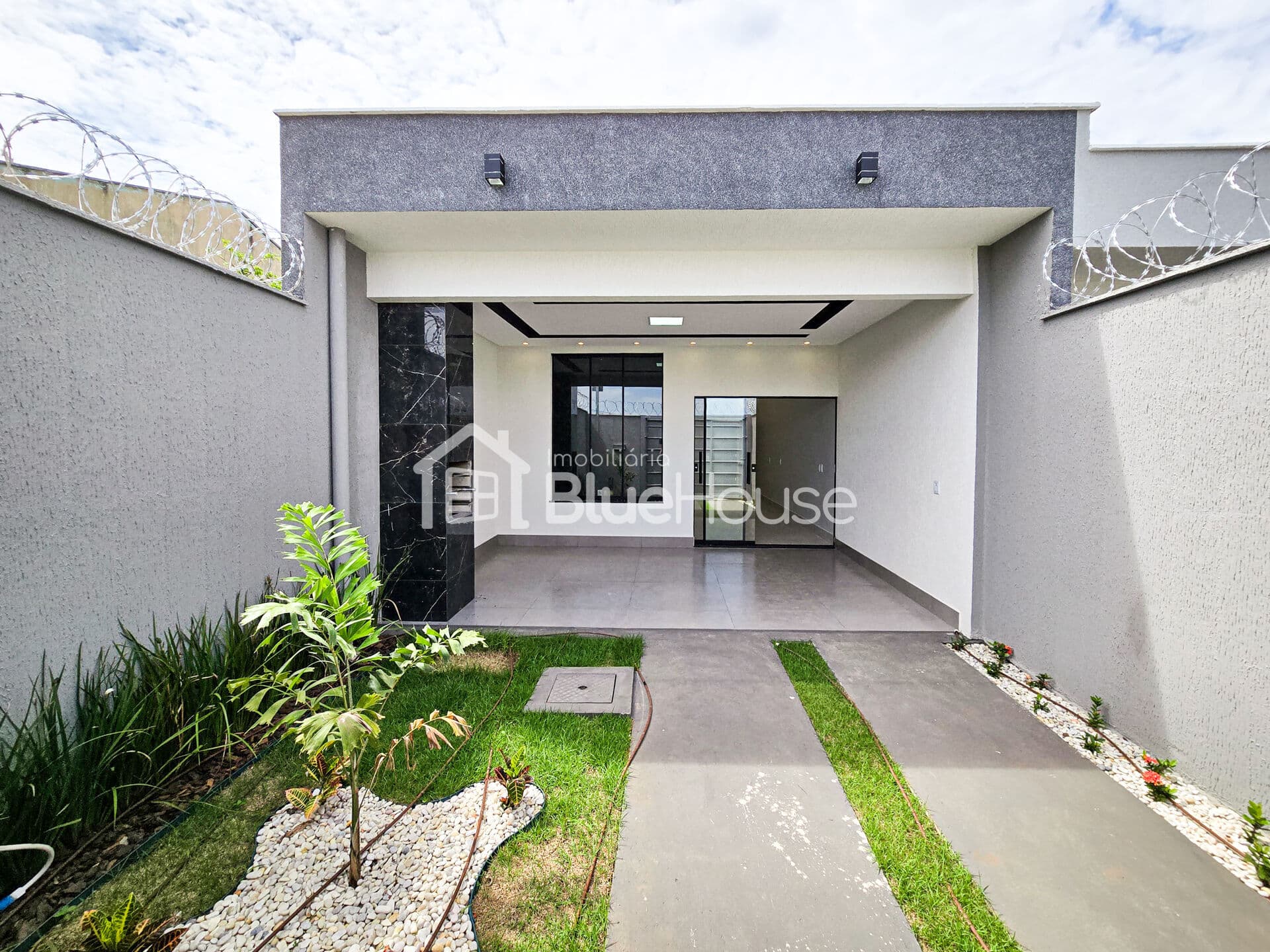 Casa de 2 Quartos sendo 1 suíte em acabamento Premium no Santa Fé