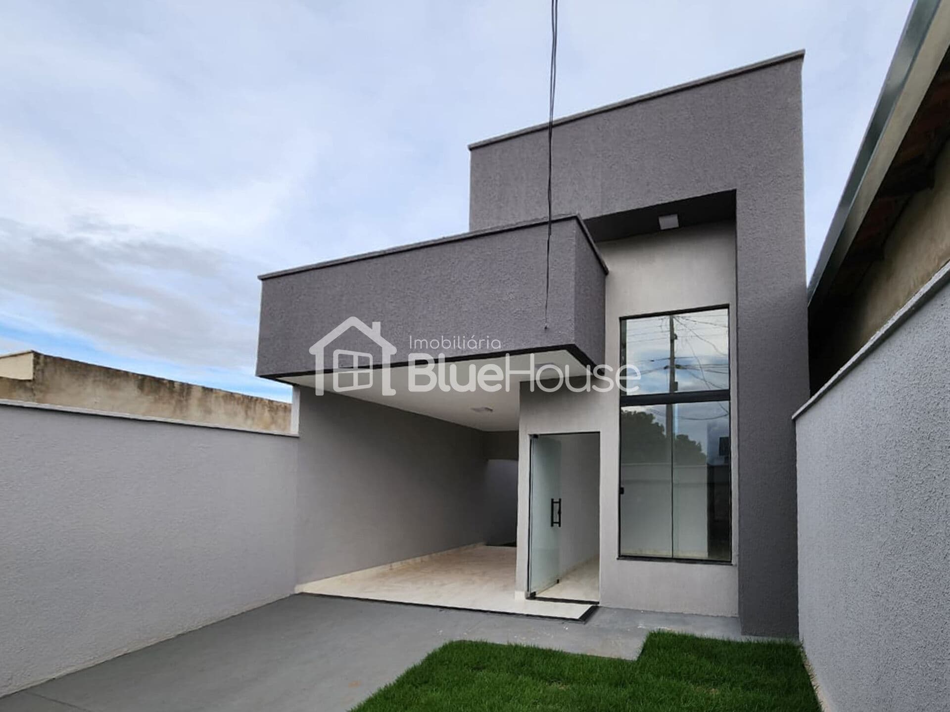 Casa de 3 Quartos sendo 1 suíte em acabamento Premium no Jardim Boa Esperança em Aparecida de Goiânia.
