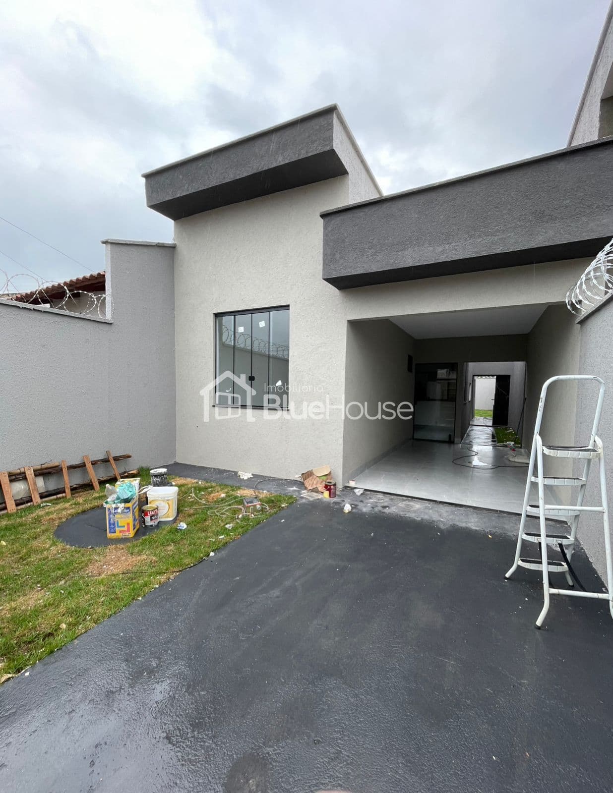 Casa de 2 Quartos sendo 1 suíte em acabamento Premium no Jardim Veneza em Aparecida de Goiânia/GO.