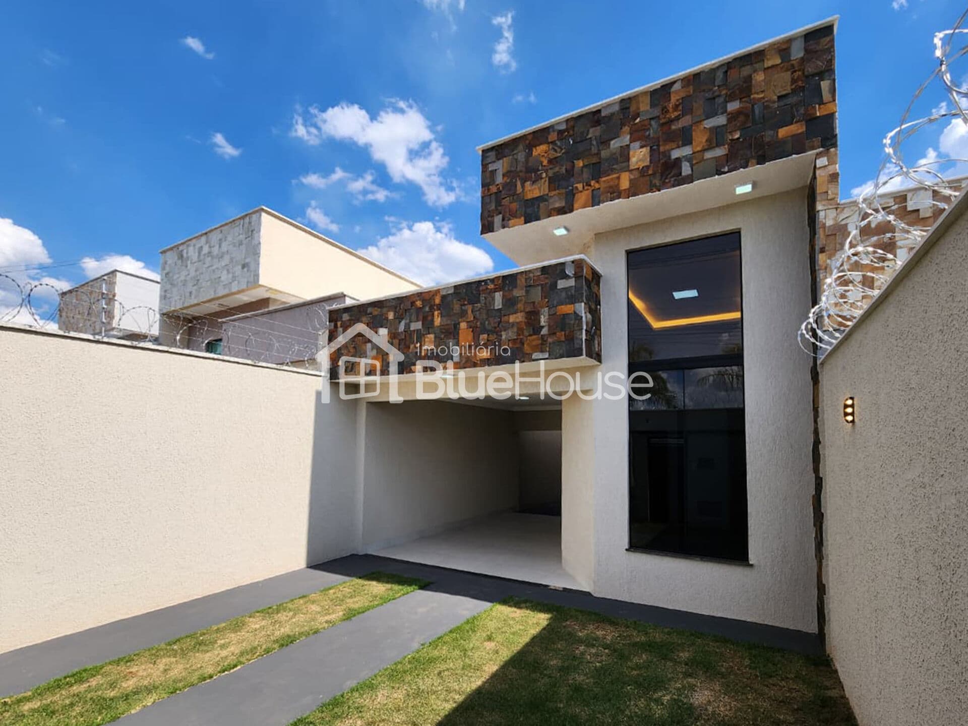 Casa de 3 Quartos sendo 1 suíte em acabamento Premium no Pontal Sul.