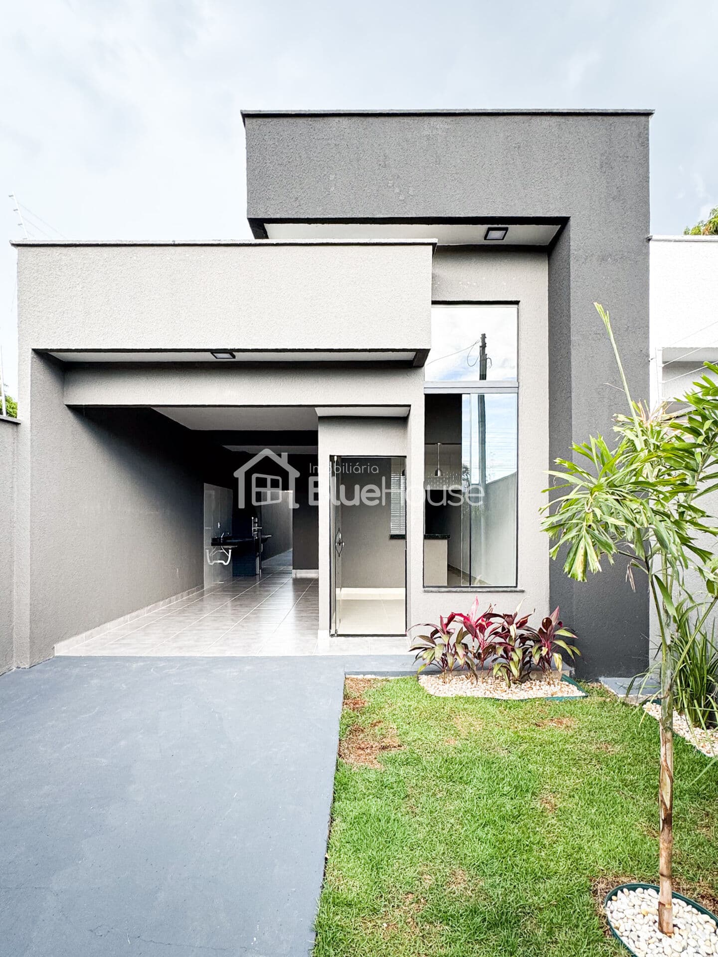 Casa com 3 Quartos Sendo 1 Suíte a venda, no Setor Ponta Kayana! OPORTUNIDADE!