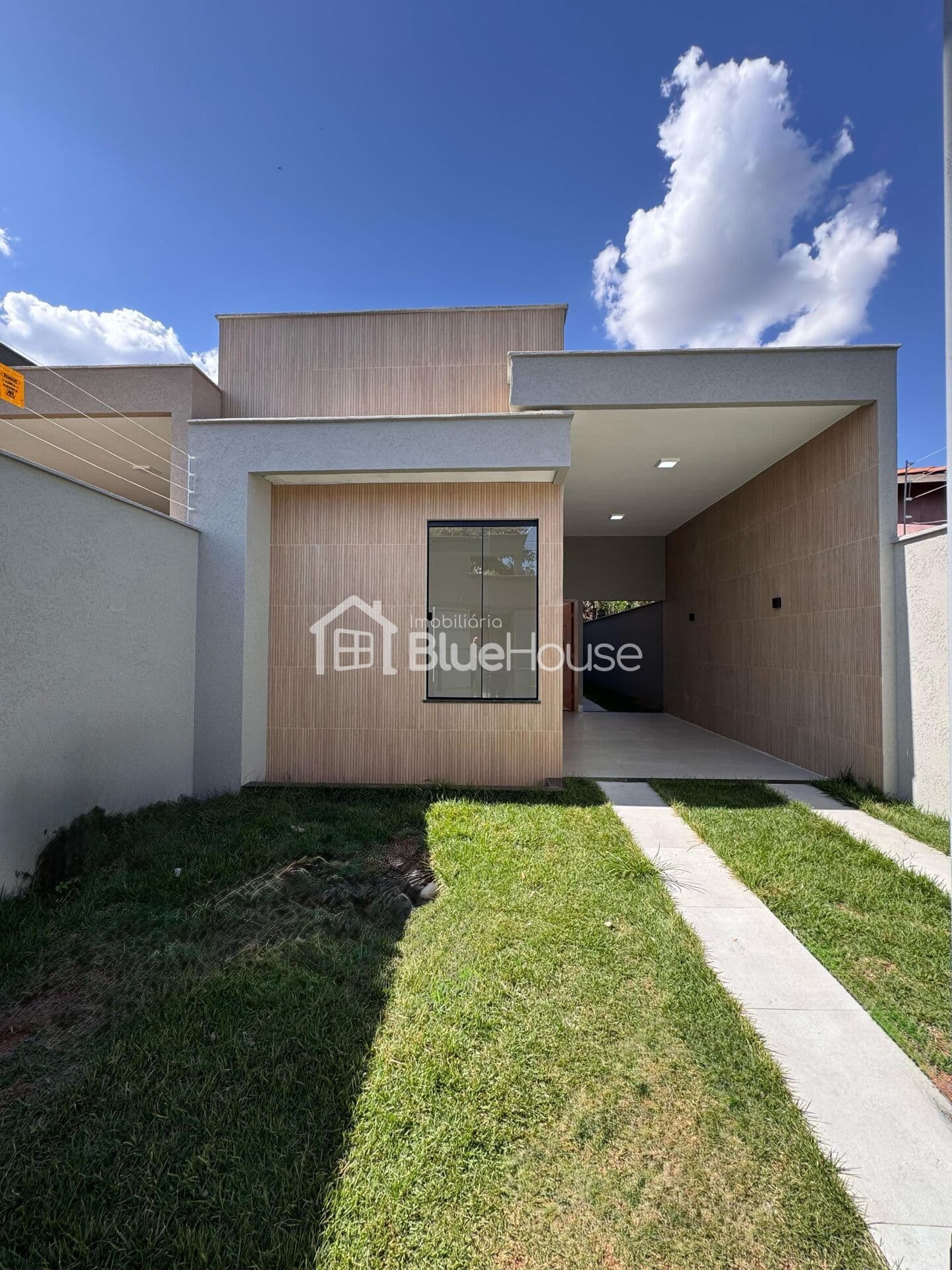 Casa de 3 Quartos sendo 1 suíte Acabmento Premium no Village Garavelo - Aparecida de Goiânia