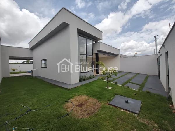 Casa de 3 Quartos sendo 3 suítes em acabamento Premium no Bairro Cardoso.
