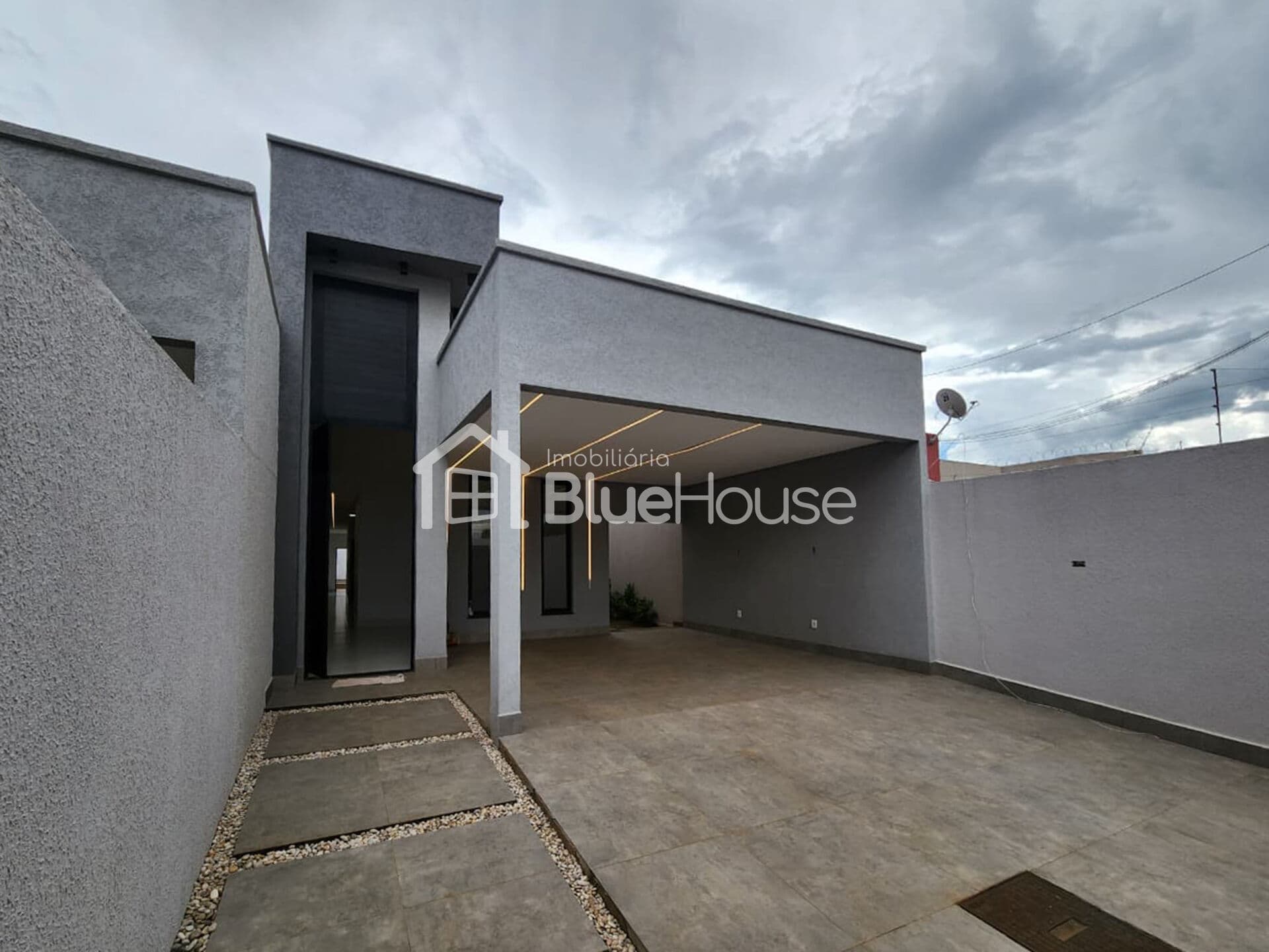 Casa de 3 Quartos sendo 1 suíte em acabamento moderno no Bairro Cardoso.