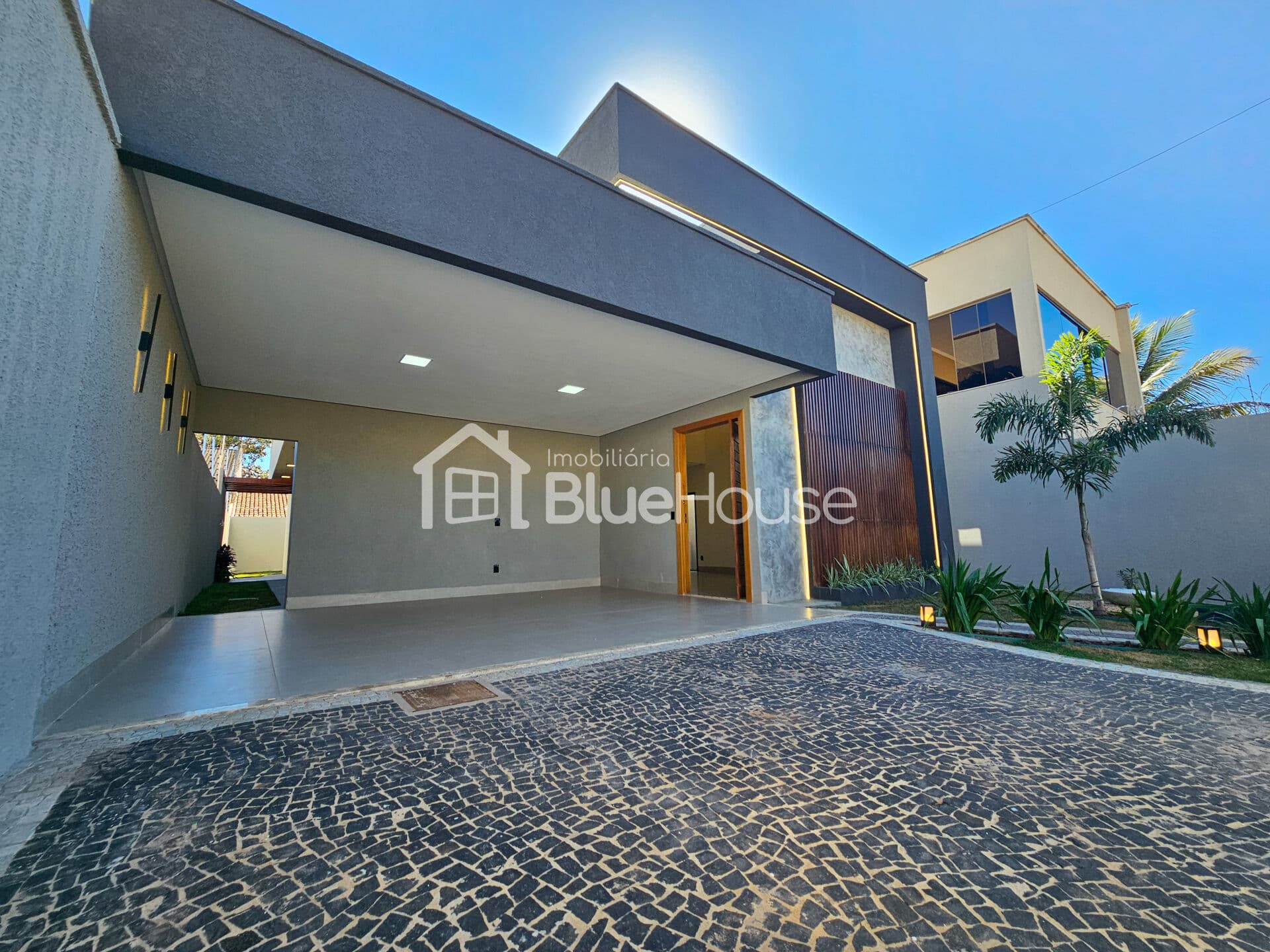 Casa Alto PadrãoCasa de 3 Quartos sendo 3 suítes em acabamento Premium no Três Marias – Goiânia.