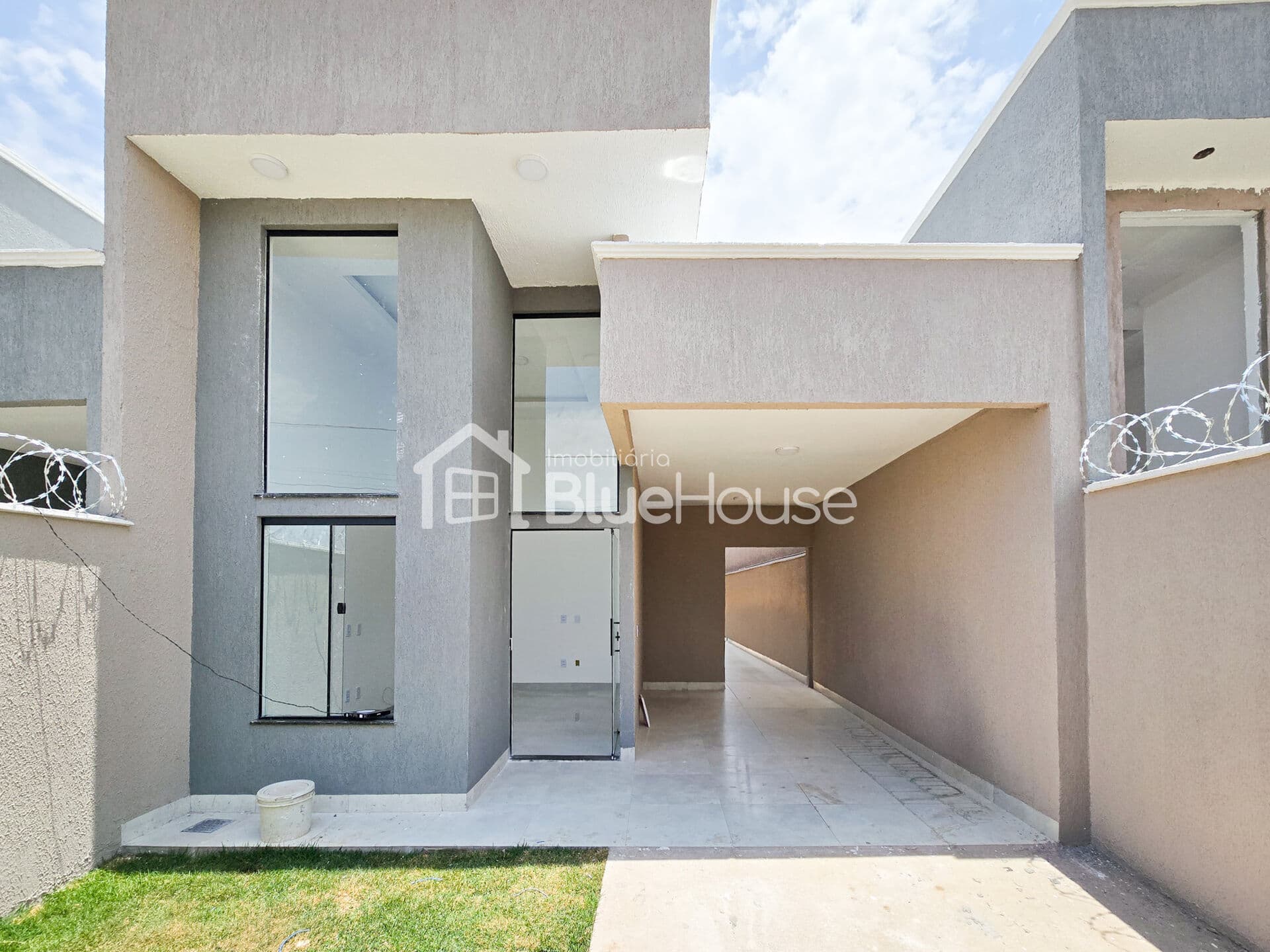Casa de 3 Quartos sendo 1 suíte em acabamento Premium no Setor Conde dos Arcos.
