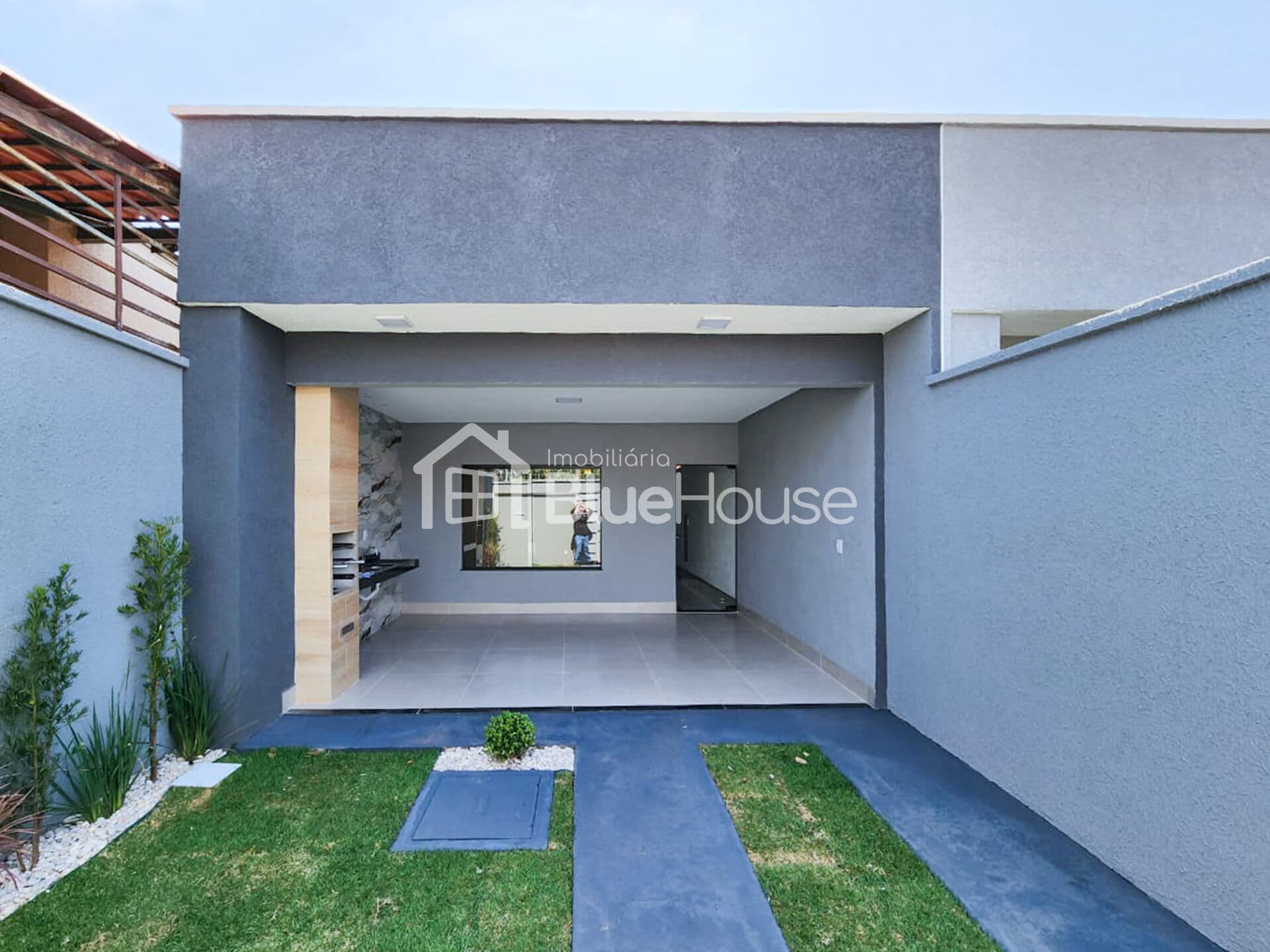 Casa de 2 Quartos sendo 1 suíte em acabamento Premium no Bairro Santa Fe GO.