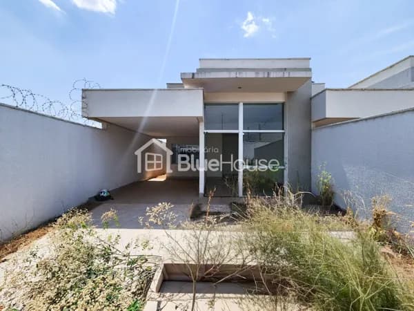 Casa de 3 Quartos sendo 1 suíte em acabamento Premium no Setor Moinho dos Ventos.