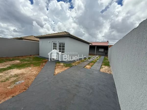 Casa de 2 Quartos sendo 1 suíte em acabamento Premium no Residencial Solar Embaúba Trindade, GO.