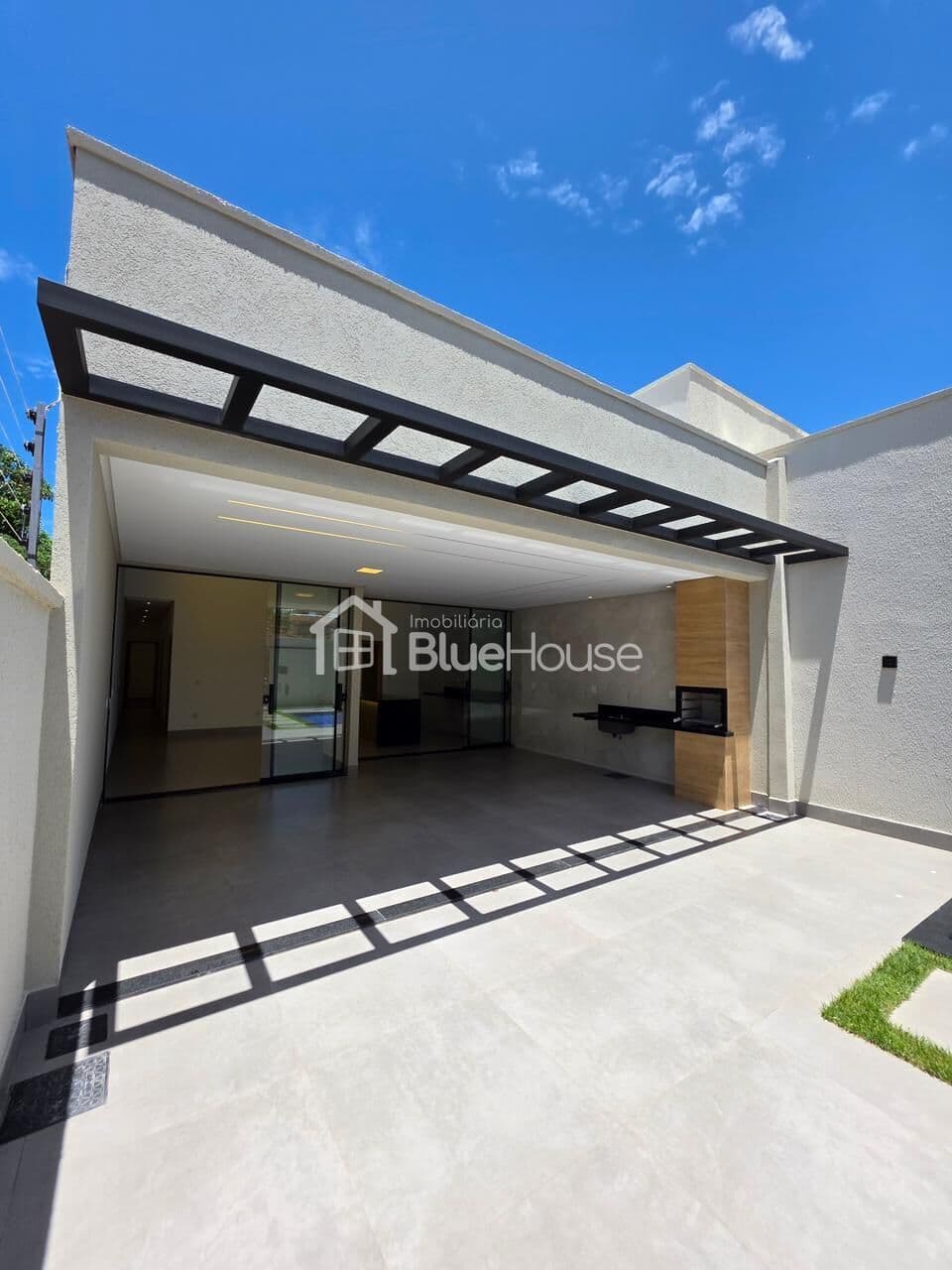 Casa de 3 Quartos sendo 3 suítes em acabamento De Alto Padrão no Recreio Panorama.