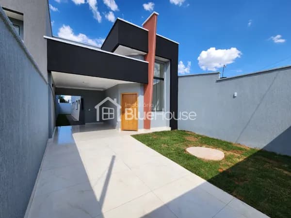 Casa de 3 Quartos sendo 1 suíte em acabamento Premium no Bairro Parque Hayala em Aparecida de Goiânia/GO.
