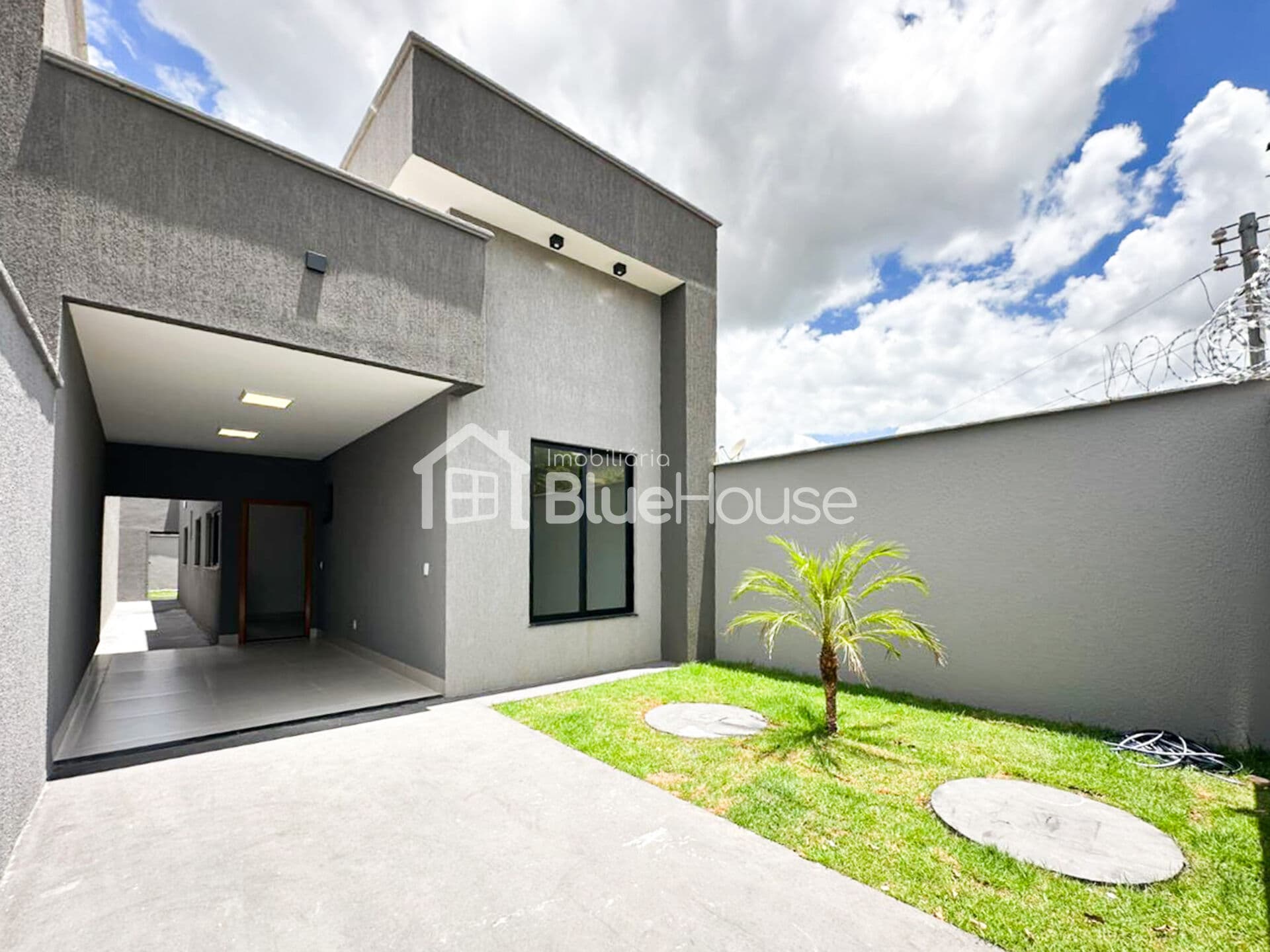 Casa 3 Quartos sendo 1 suíte com Pé Direito Alto no Jardim das Acácias - Aparecida de Goiânia / GO