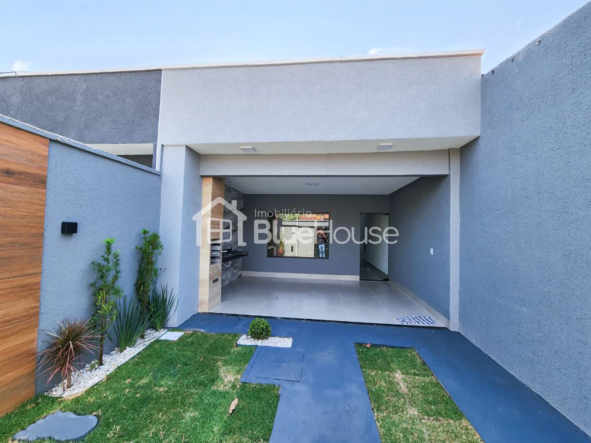 Casa de 2 Quartos sendo 1 suíte em acabamento Premium no Bairro Santa Fe GO.