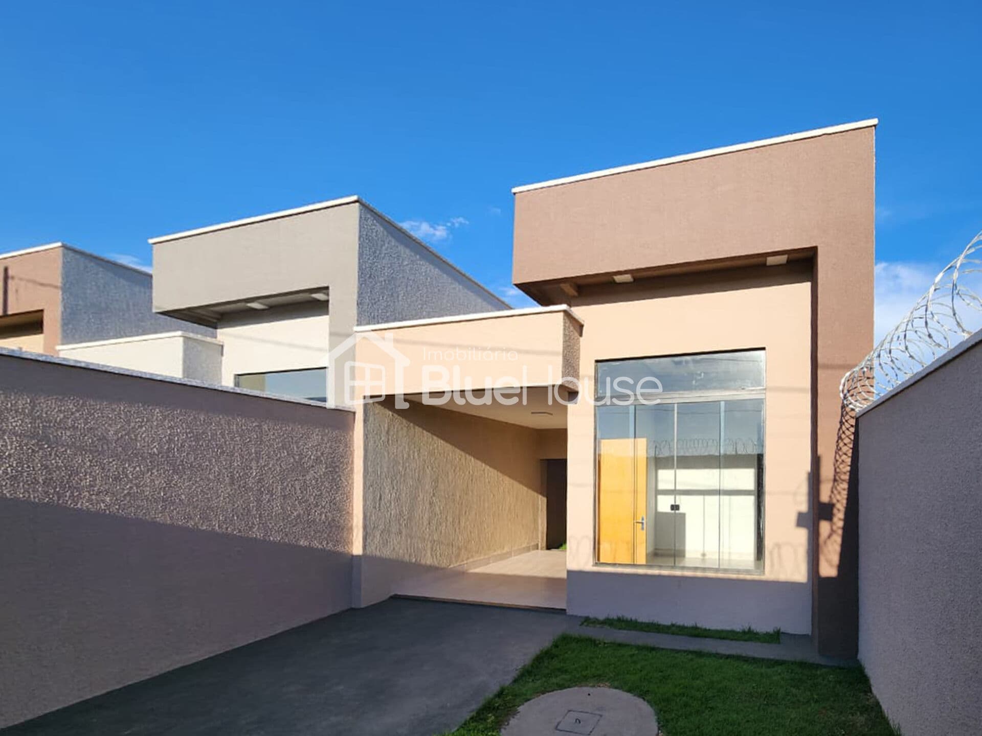Casa de 3 Quartos sendo 1 suíte em acabamento Premium no Jardim Veneza em Aparecida de Goiânia/GO.