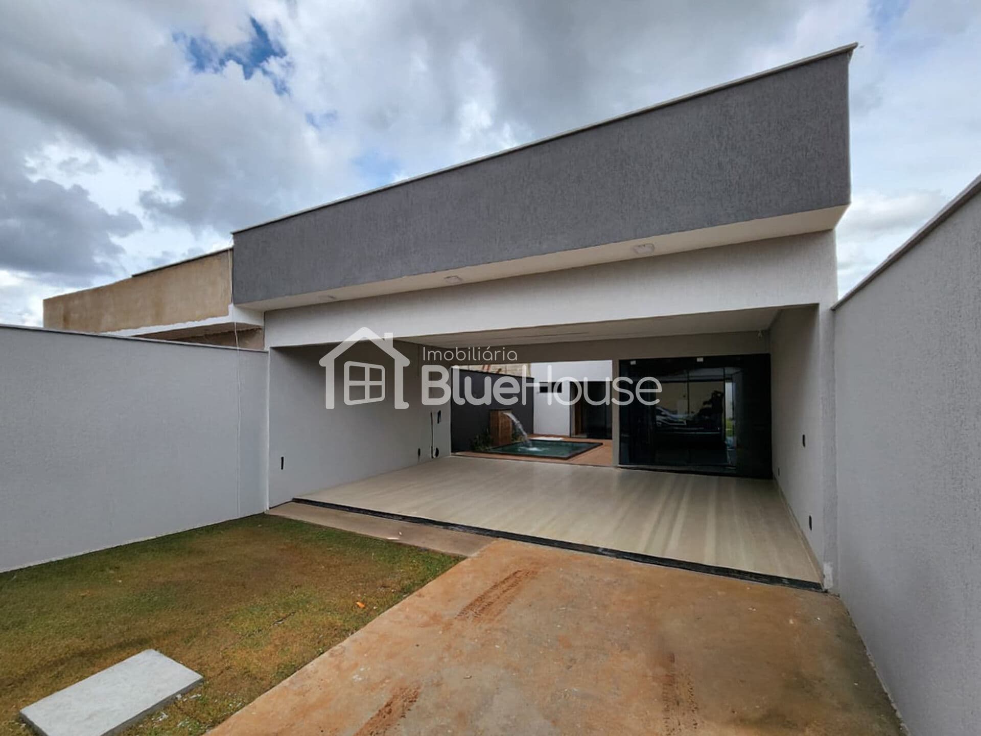 Casa de 3 Quartos sendo 1 suíte em acabamento Premium na Vila Oliveira – Aparecida de Goiânia/GO.