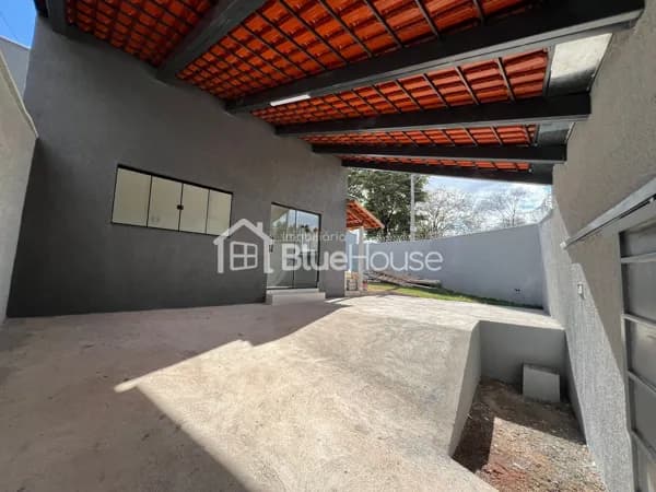 Casa de esquina com 2 quartos sendo 1 suíte no Residencial Santa Fé em Goiânia - GO