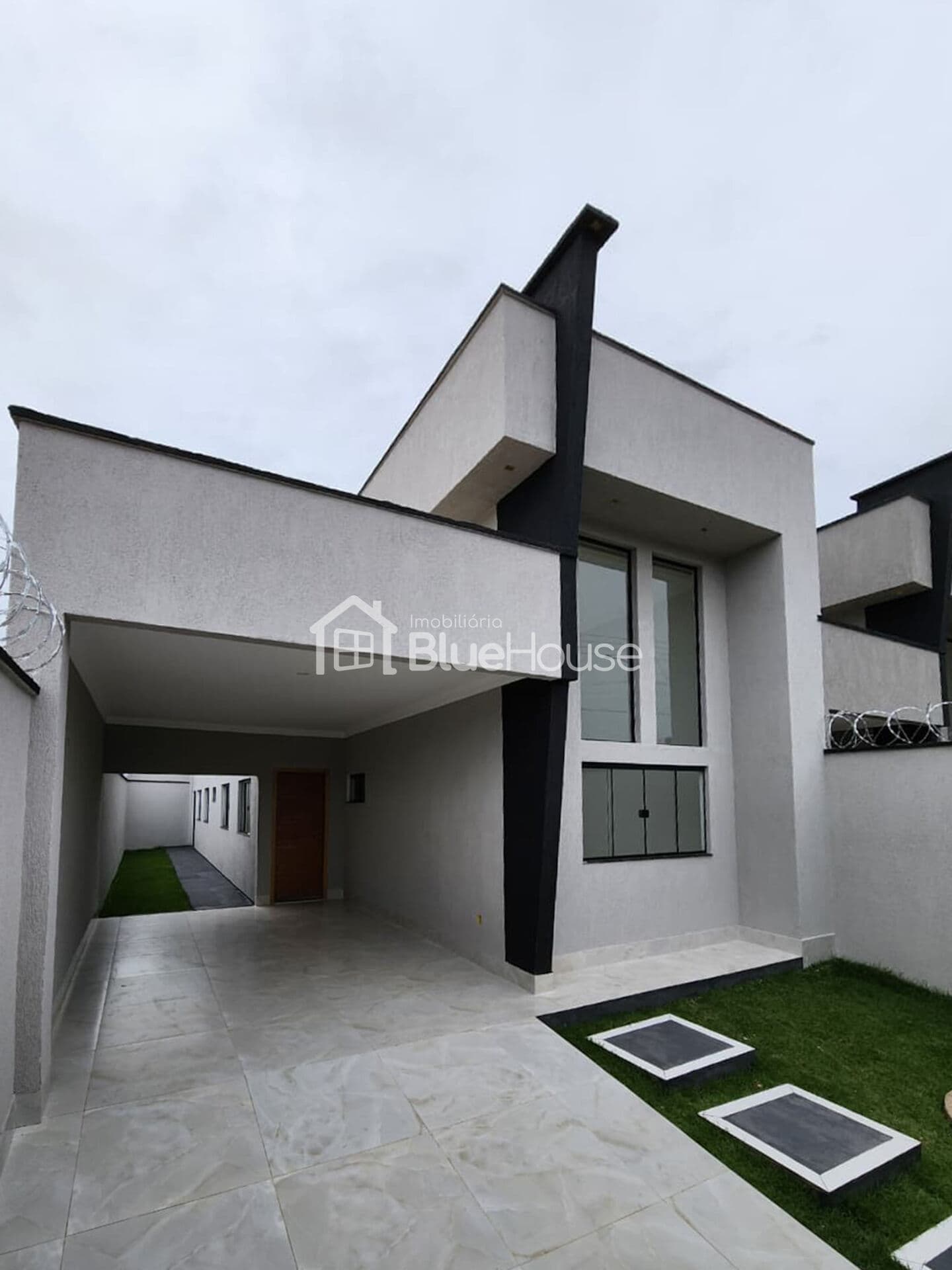 Casa de 3 Quartos sendo 1 suíte em acabamento Premium no Bairro Independência em Aparecida de Goiânia