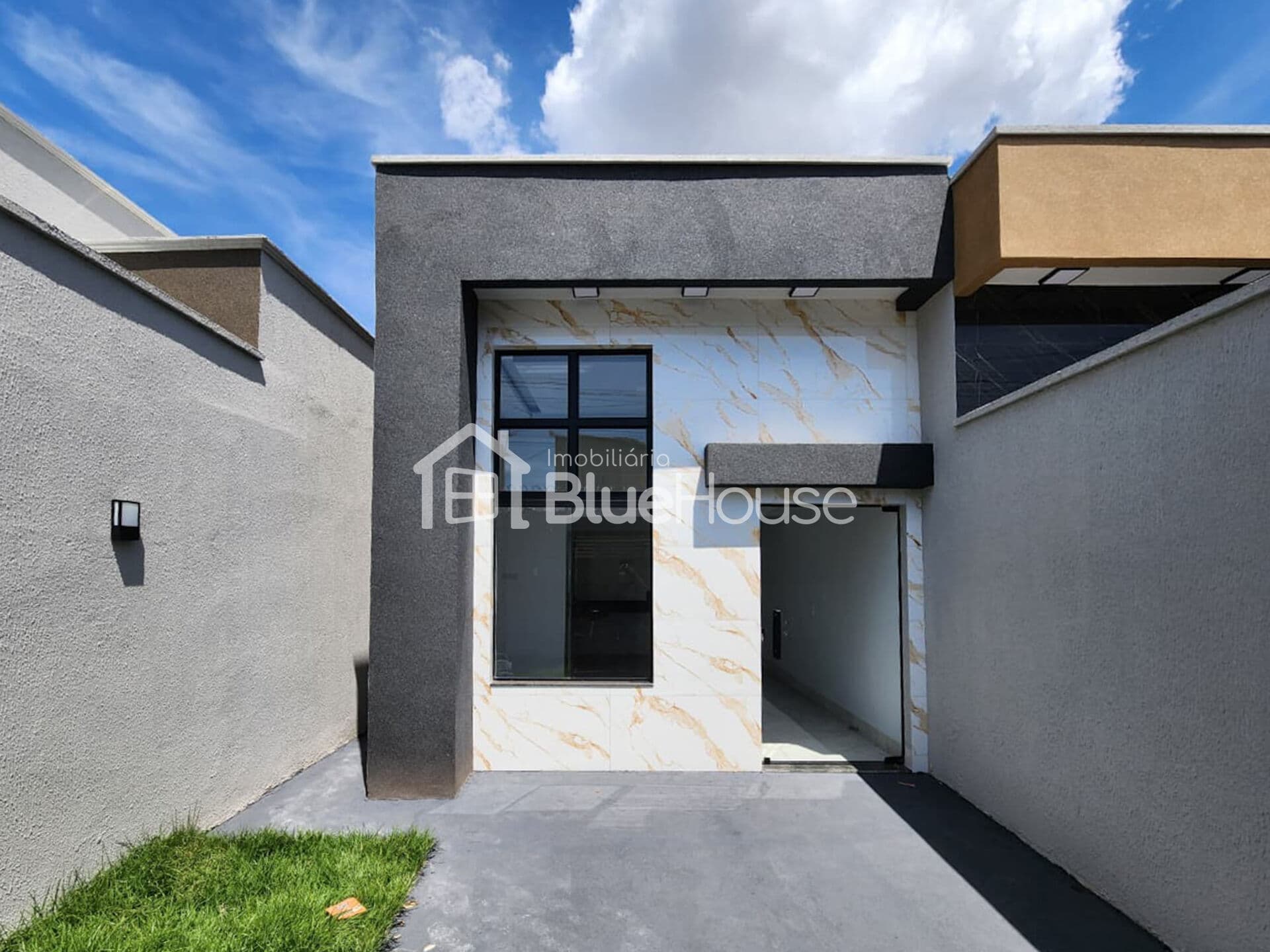 Casa de 2 Quartos sendo 1 suíte em acabamento Premium no Setor Santos Dumont em Goiânia/GO.