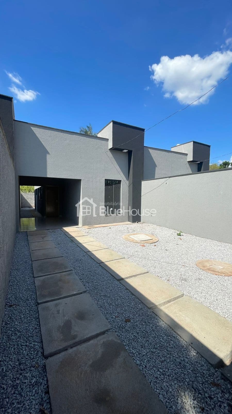 Casa de 2 Quartos sendo 1 suíte em acabamento Premium no Parque Los Angeles Goianira/GO.
