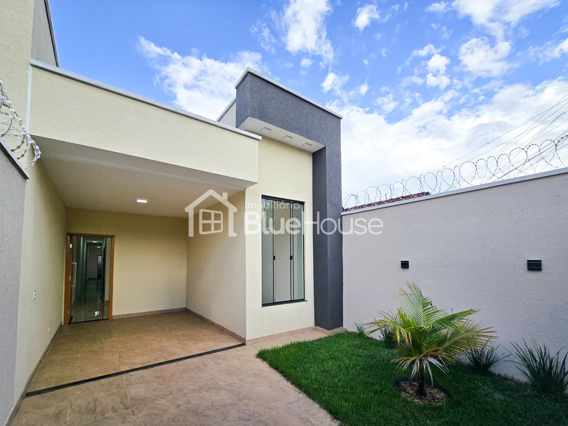 Casa 3 Quartos sendo 1 suíte com Pé Direito Alto no Parque Industrial João Braz.