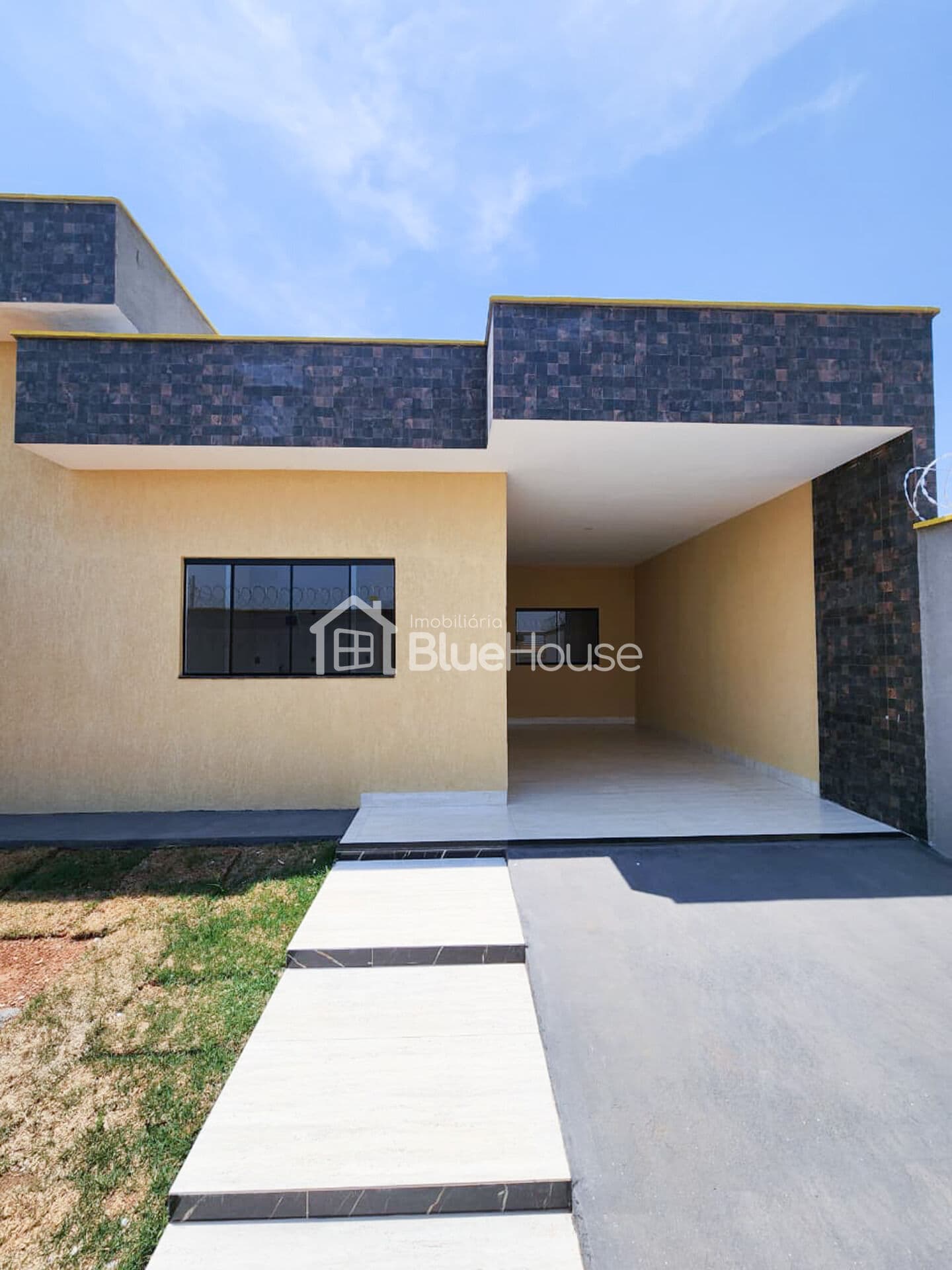 Casa de 2 Quartos sendo 1 suíte em acabamento Premium no Jardim Boa Esperança.