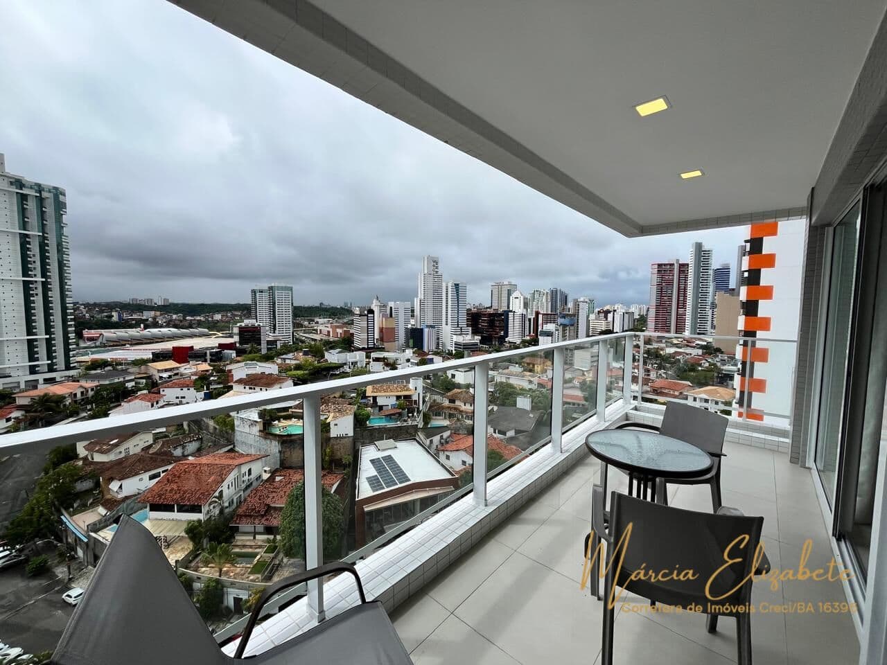 Apartamento à venda 1 dormitório Mobiliado - Caminho das Árvores