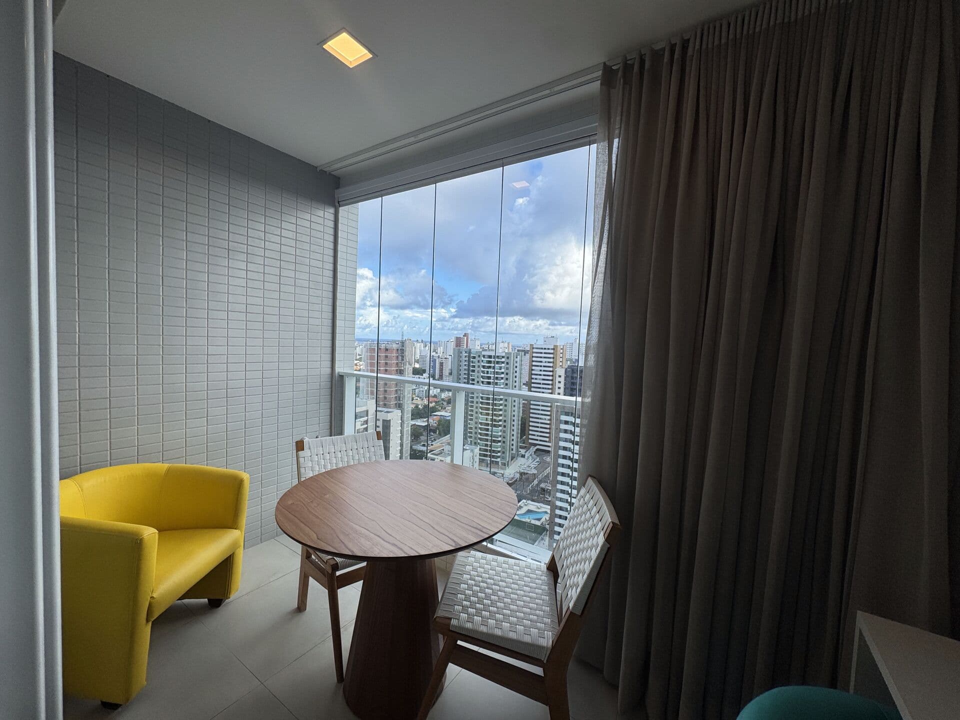 Apartamento Studio Mobiliado - Caminho das Árvores