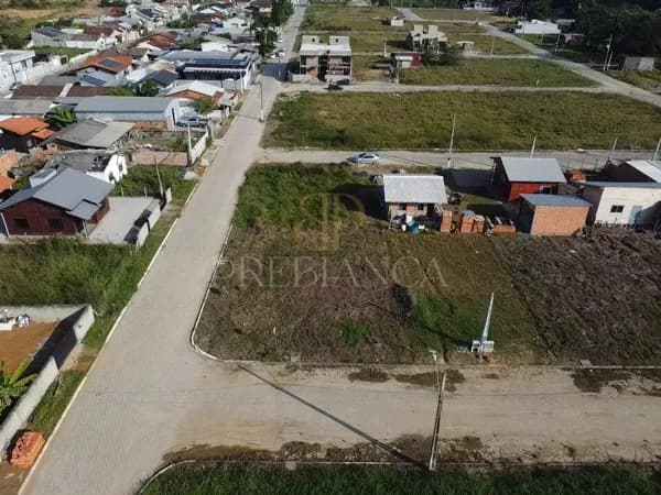 Lote de Esquina Em Ilhota