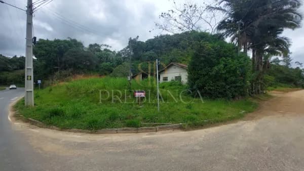 Lote de esquina próximo ao Centro de Ilhota