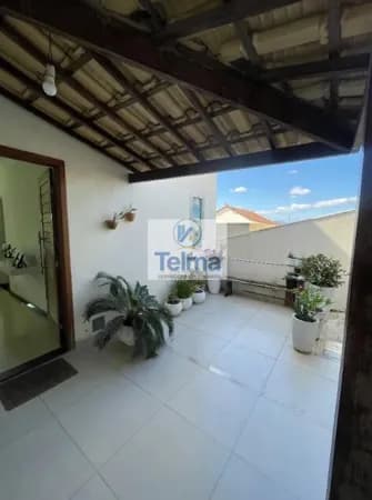 Linda casa à venda com 3 pavimentos no bairro Belo Vale em Santa Luzia/MG