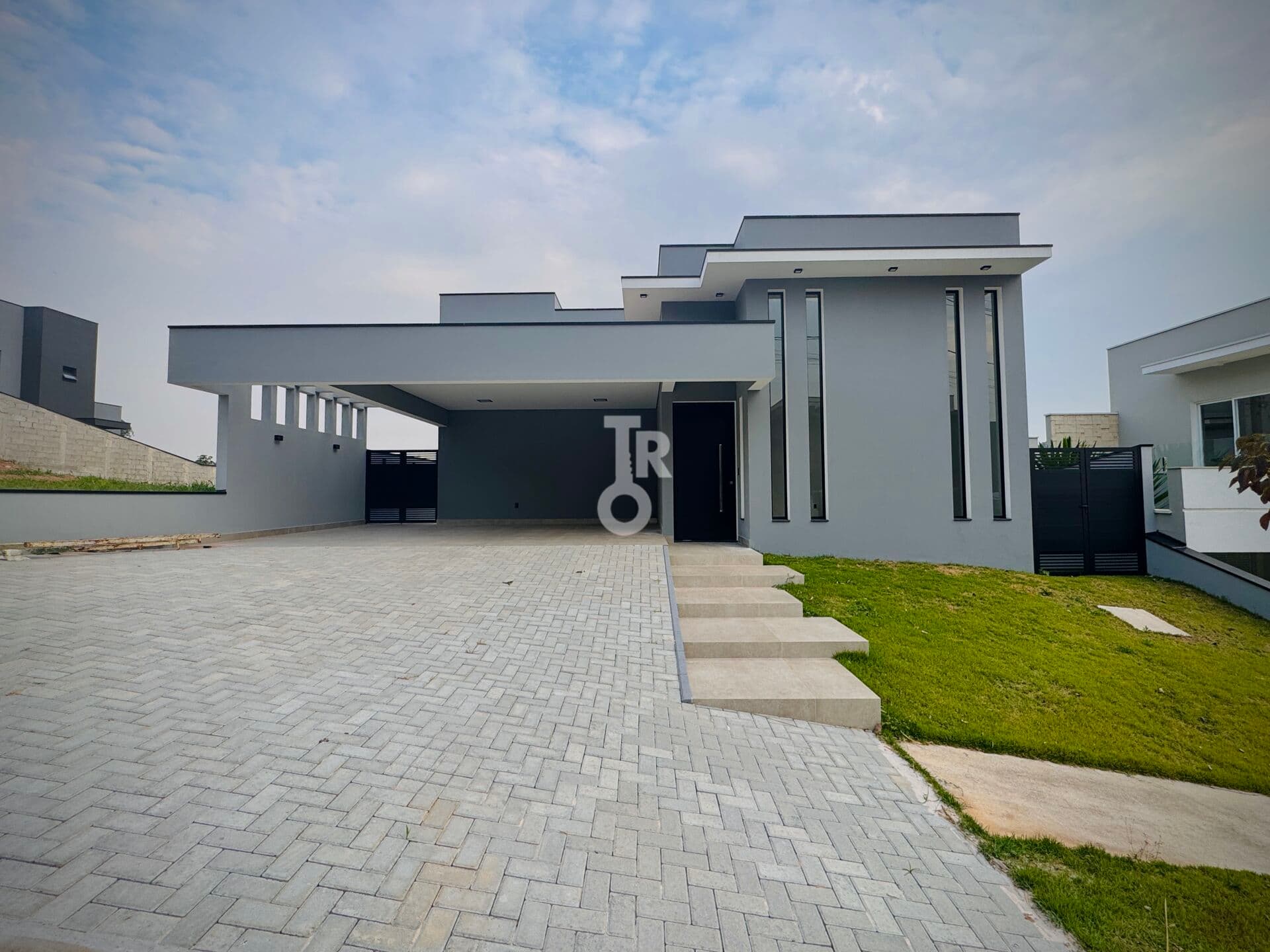 Casa de Alto Padrão à Venda – 4 Dormitórios, Piscina e Área Gourmet – Terras de Jundiaí / Vale Azul