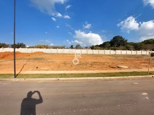 Terreno à Venda - 300m² - Condomínio Campos de Medeiros - Jundiaí - SP