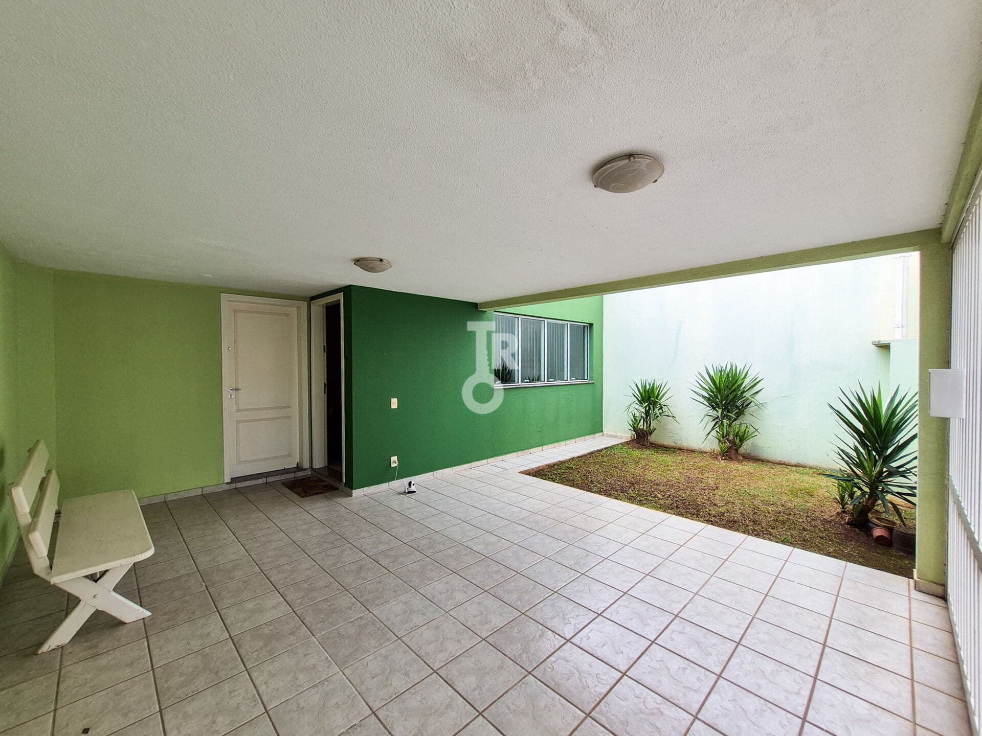 Casa térrea à venda no bairro Vila Guarani – Jundiaí/SP | 3 quartos | suíte e jardim de inverno