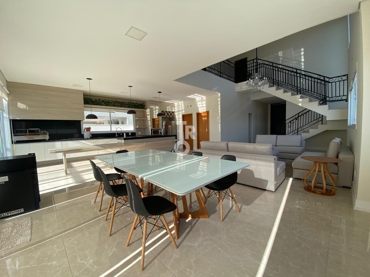 CASA À VENDA COM 4 SUÍTES MOBILIADA NO CONDOMÍNIO GRAN VILLE SÃO VENÂNCIO - ITUPEVA -SP