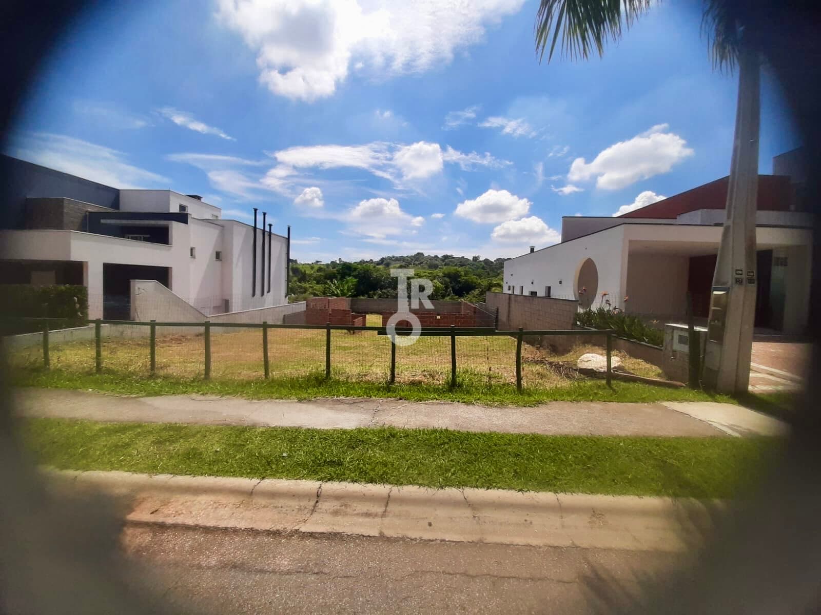 Terreno plano com vista para a mata no Condomínio Reserva da Serra