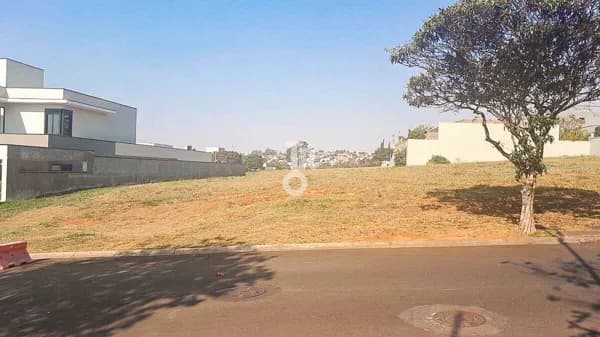 Terreno de 1100m² no QUINTA DAS PAINEIRAS em Jundiaí/SP por R$ 2.100.000