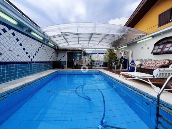 Casa com 3 dormitórios no JARDIM SANTA TERESA em Jundiaí/SP por R$ 1.950.000