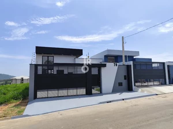 Casa Térrea à Venda – Nova, Moderna e Muito Bem Localizada